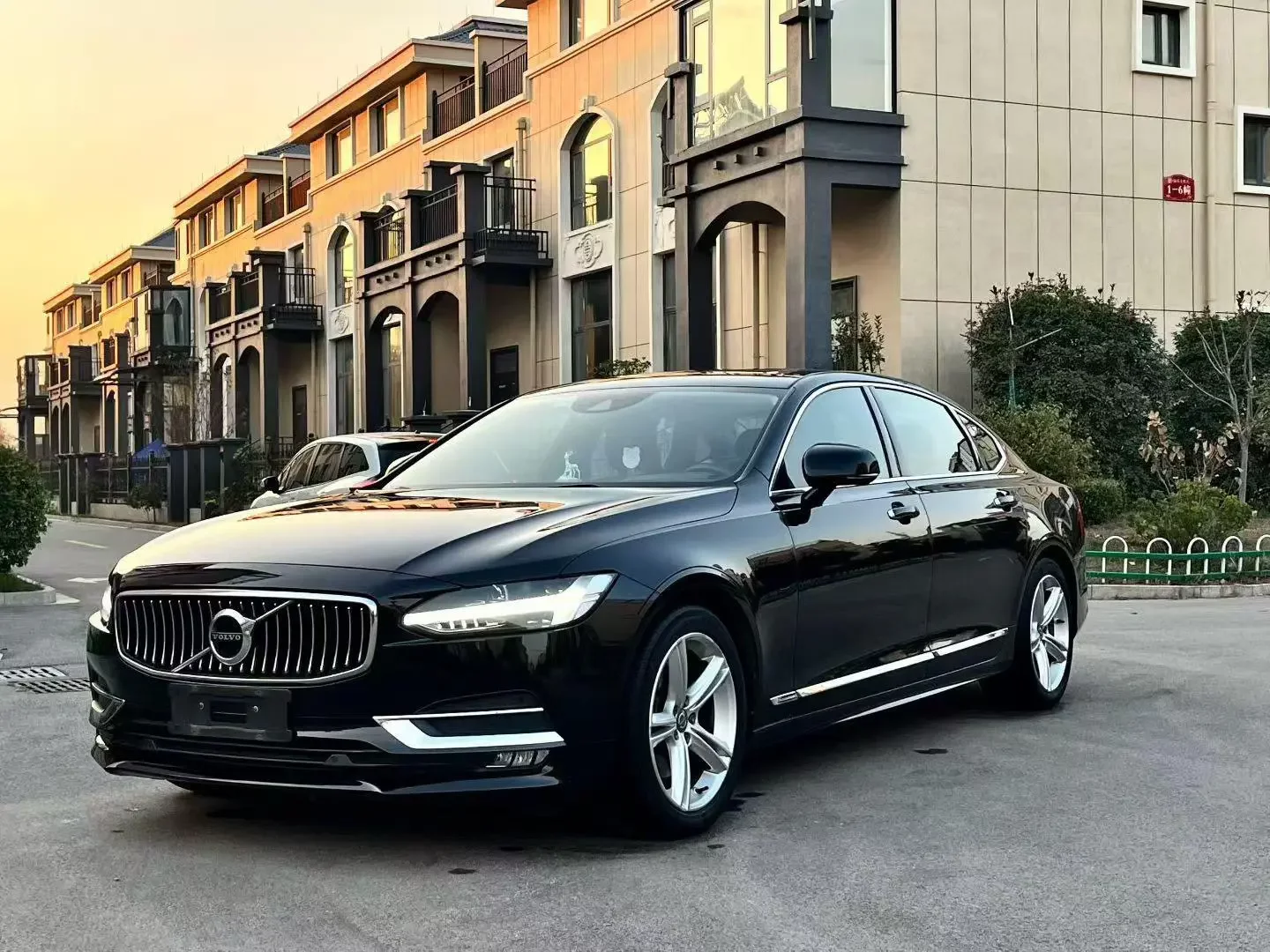 Volvo S90