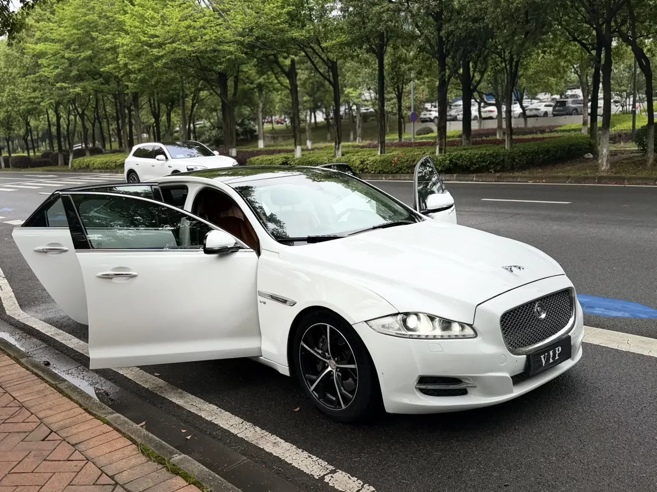 Jaguar XJ