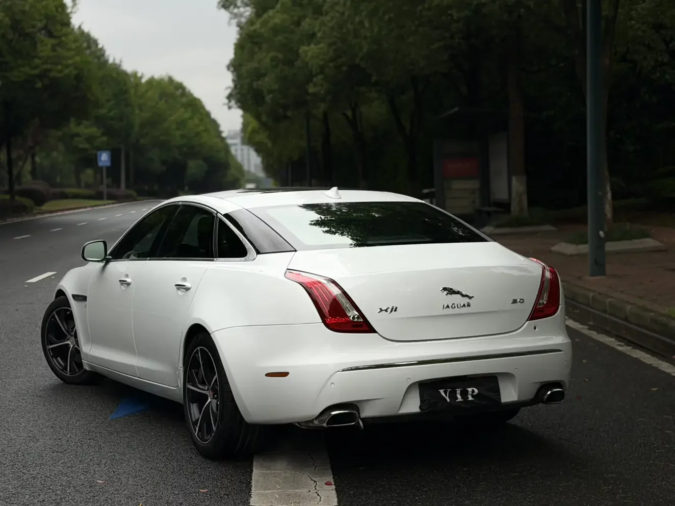 Jaguar XJ