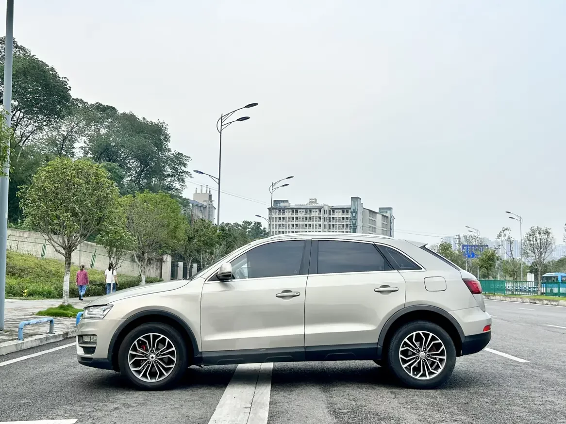 Zotye SR7