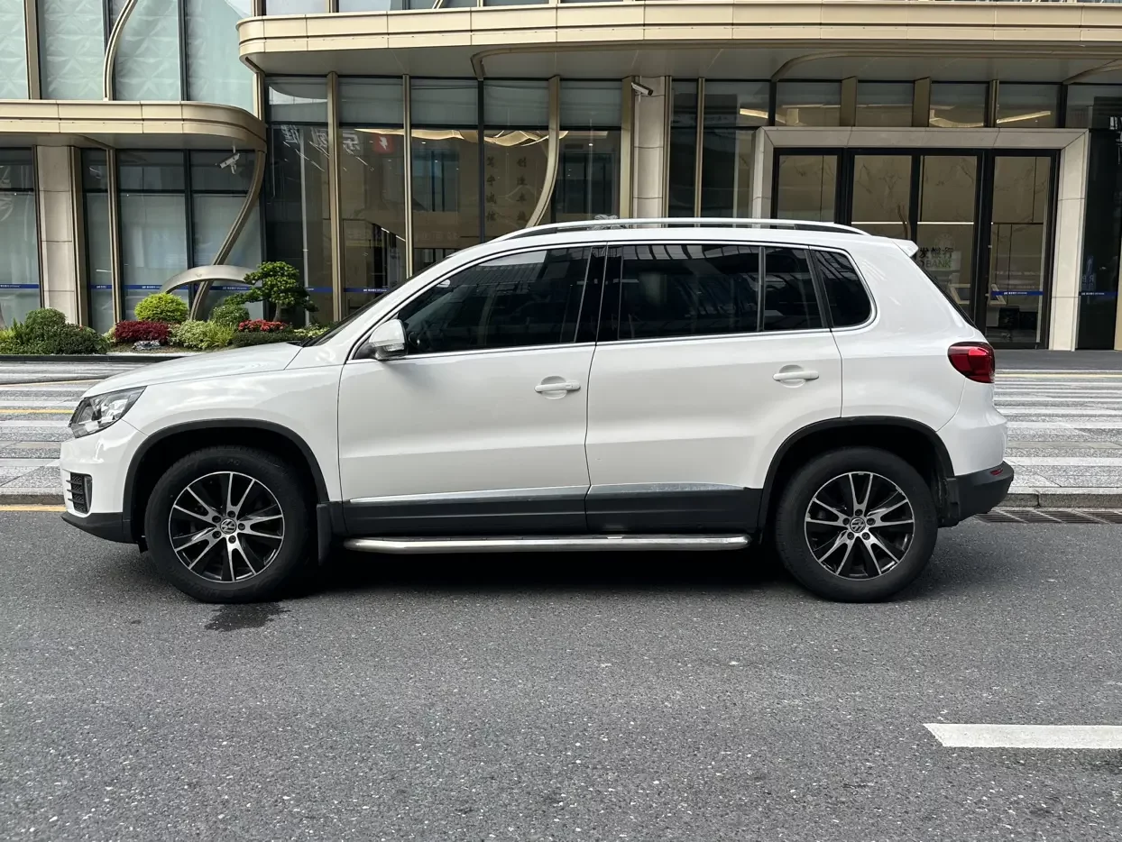 Volkswagen Tiguan (Tharu)
