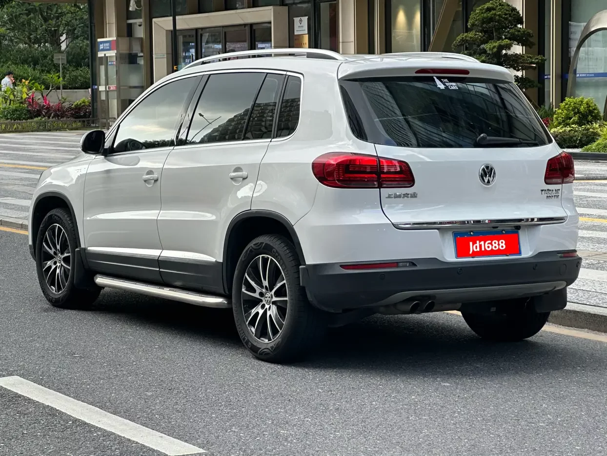 Volkswagen Tiguan (Tharu)