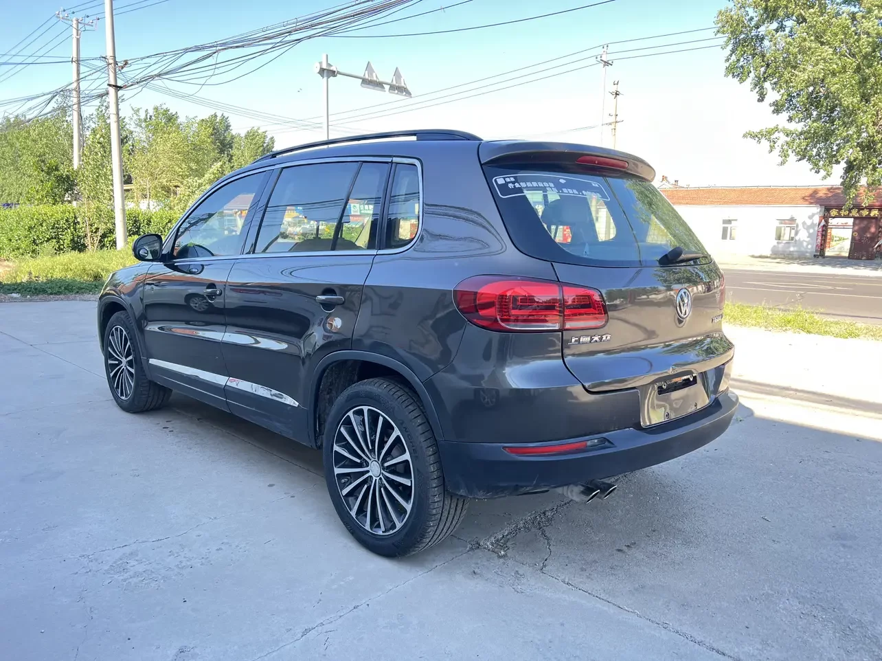 Volkswagen Tiguan (Tharu)