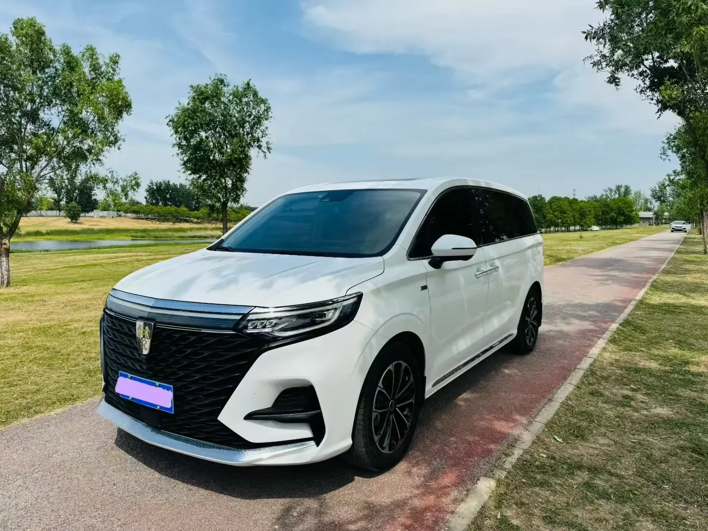 Roewe iMAX8