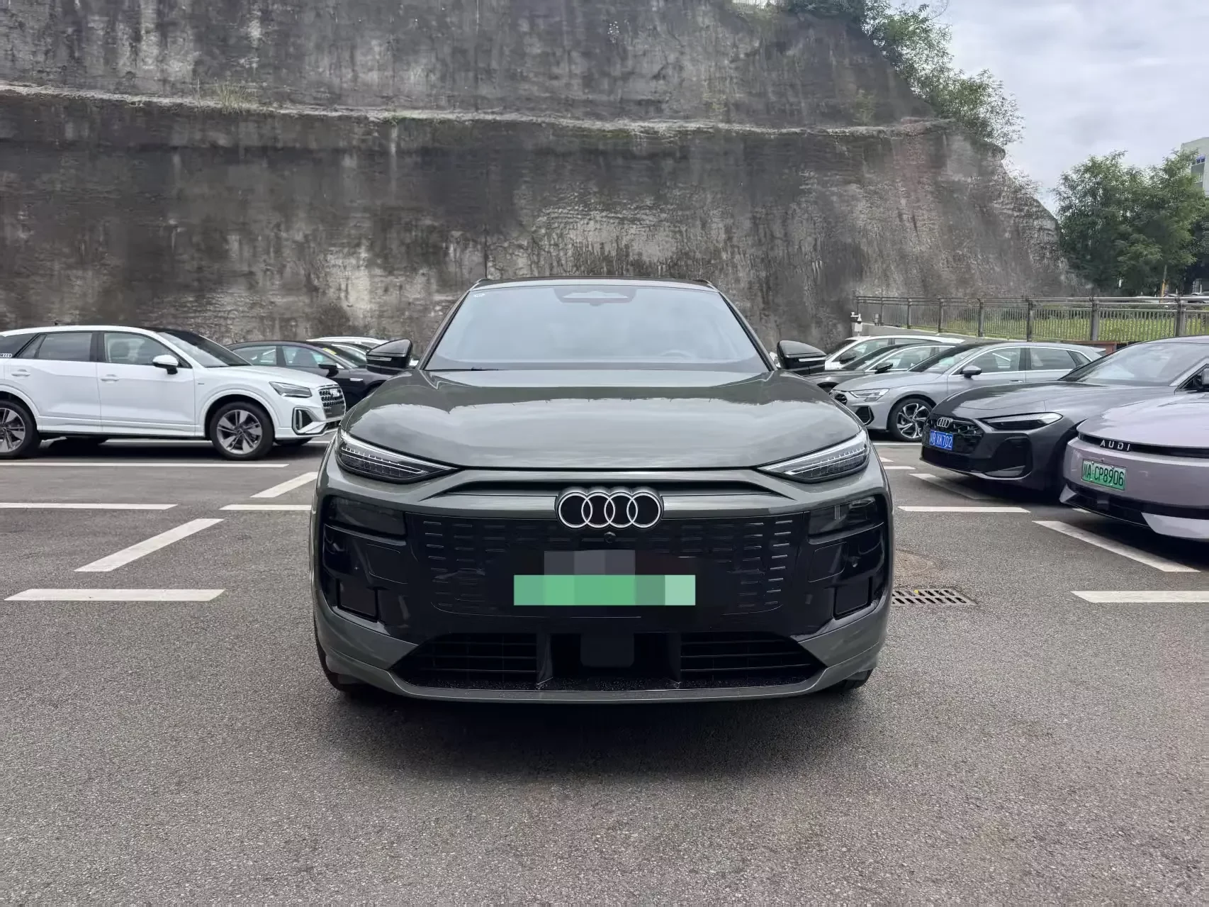 Audi Q6L e-tron