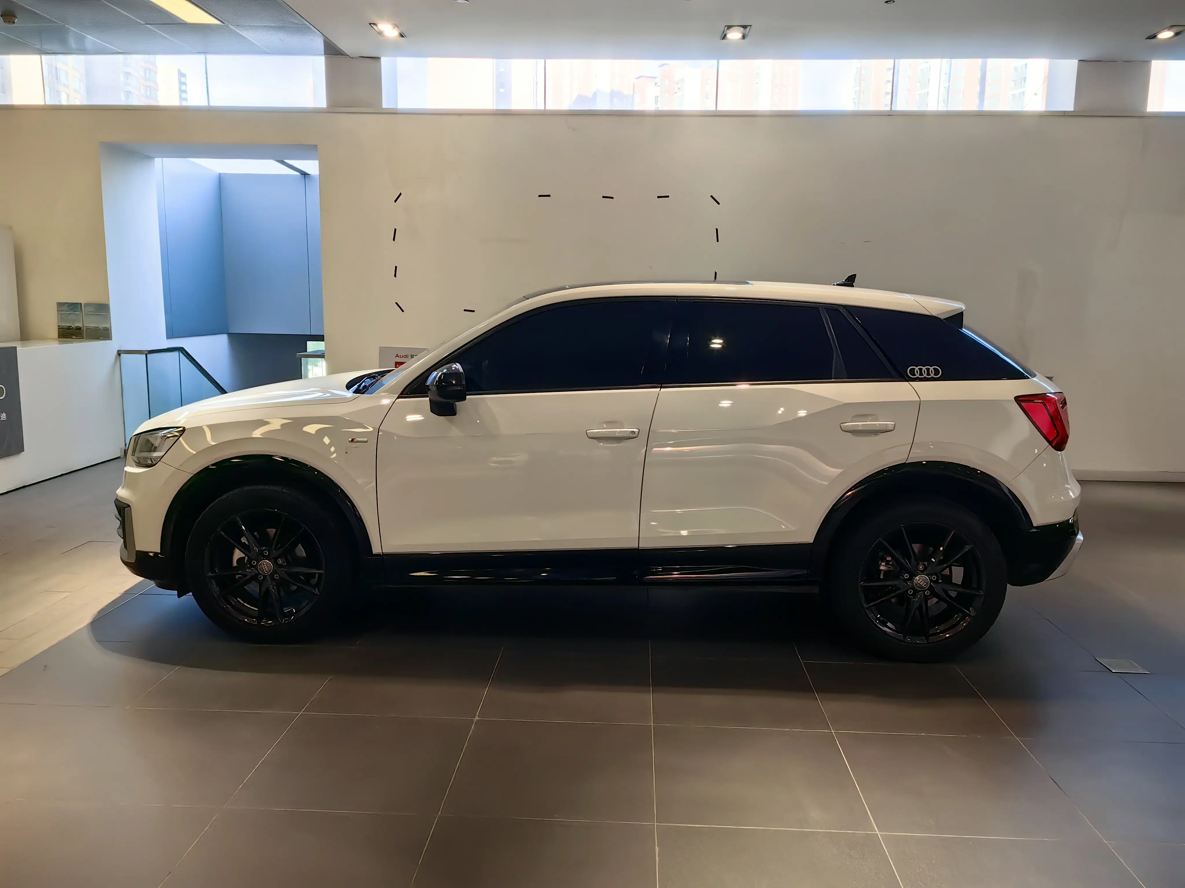 Audi Q2L