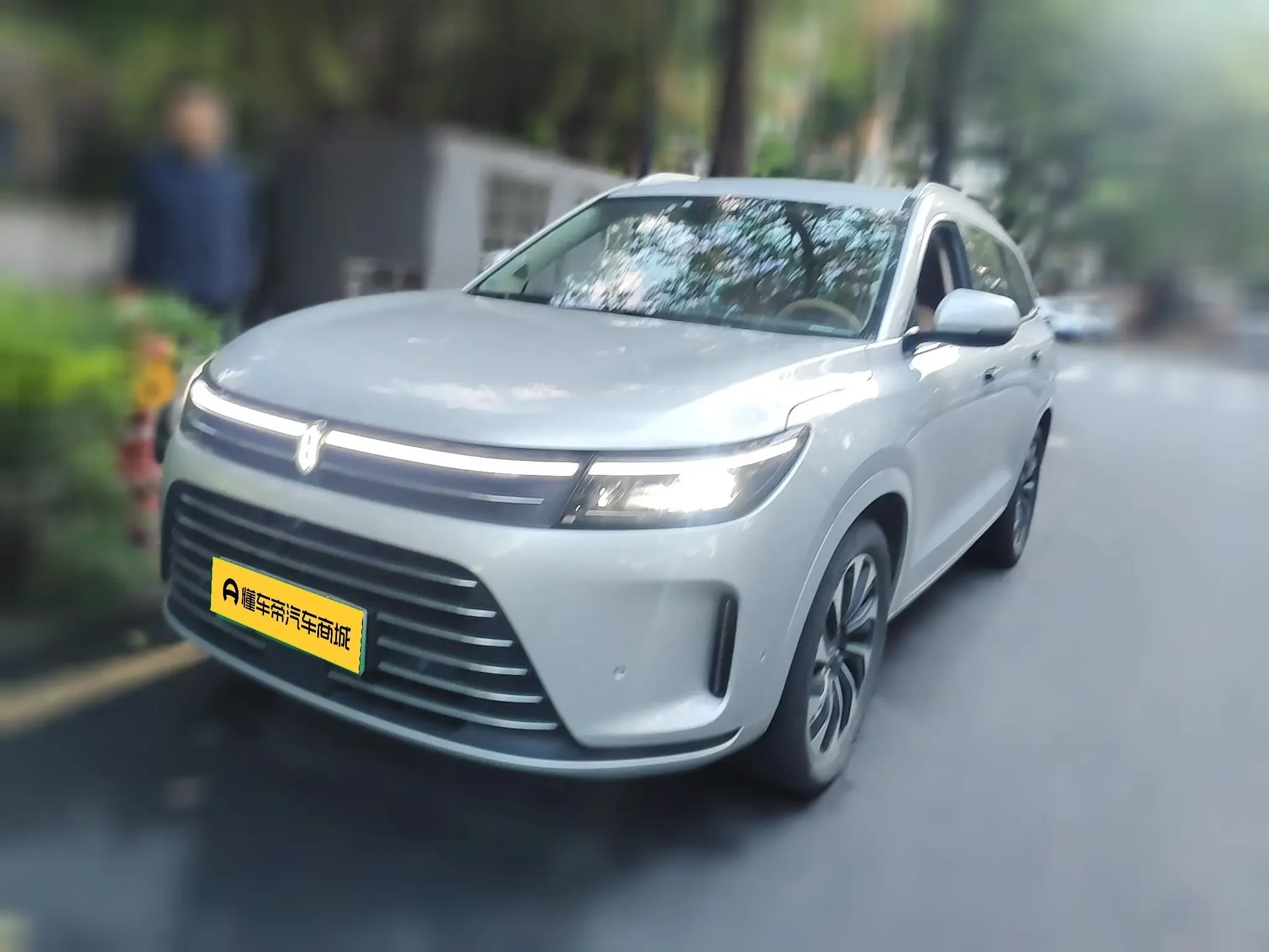 AITO M7 (Wenjie M7)  из Китая