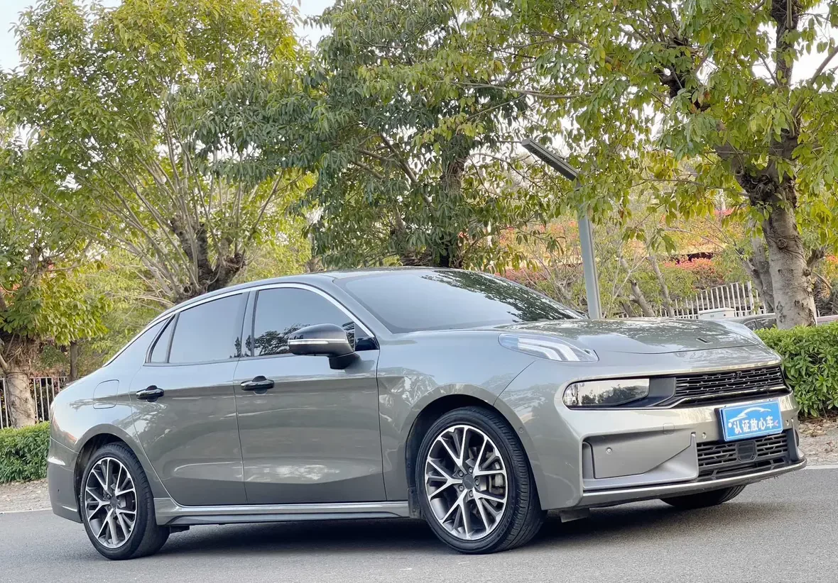 Lynk & Co 03
