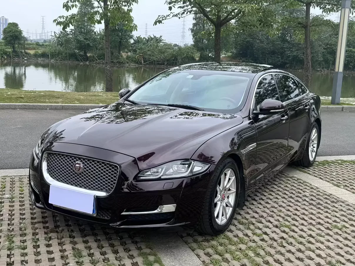Jaguar XJ