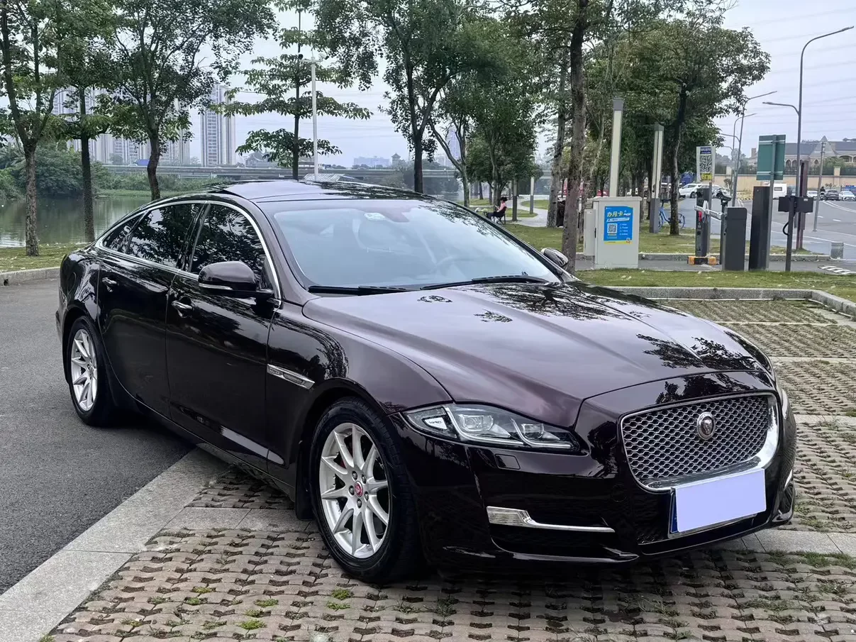 Jaguar XJ