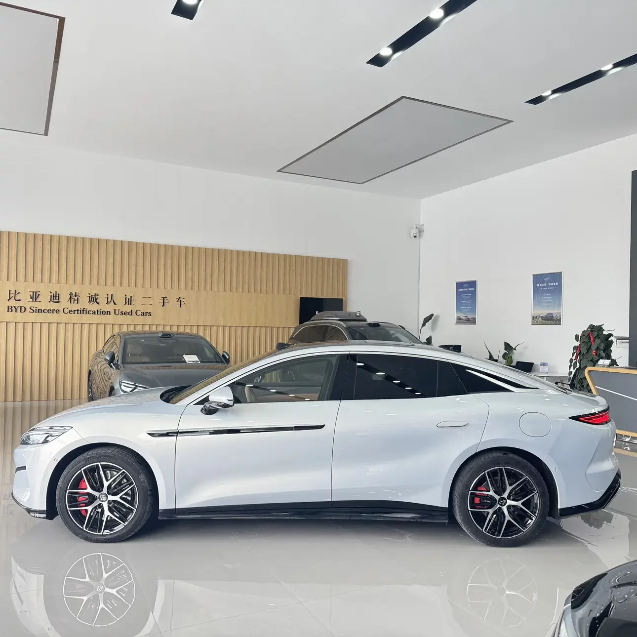 BYD Han L EV