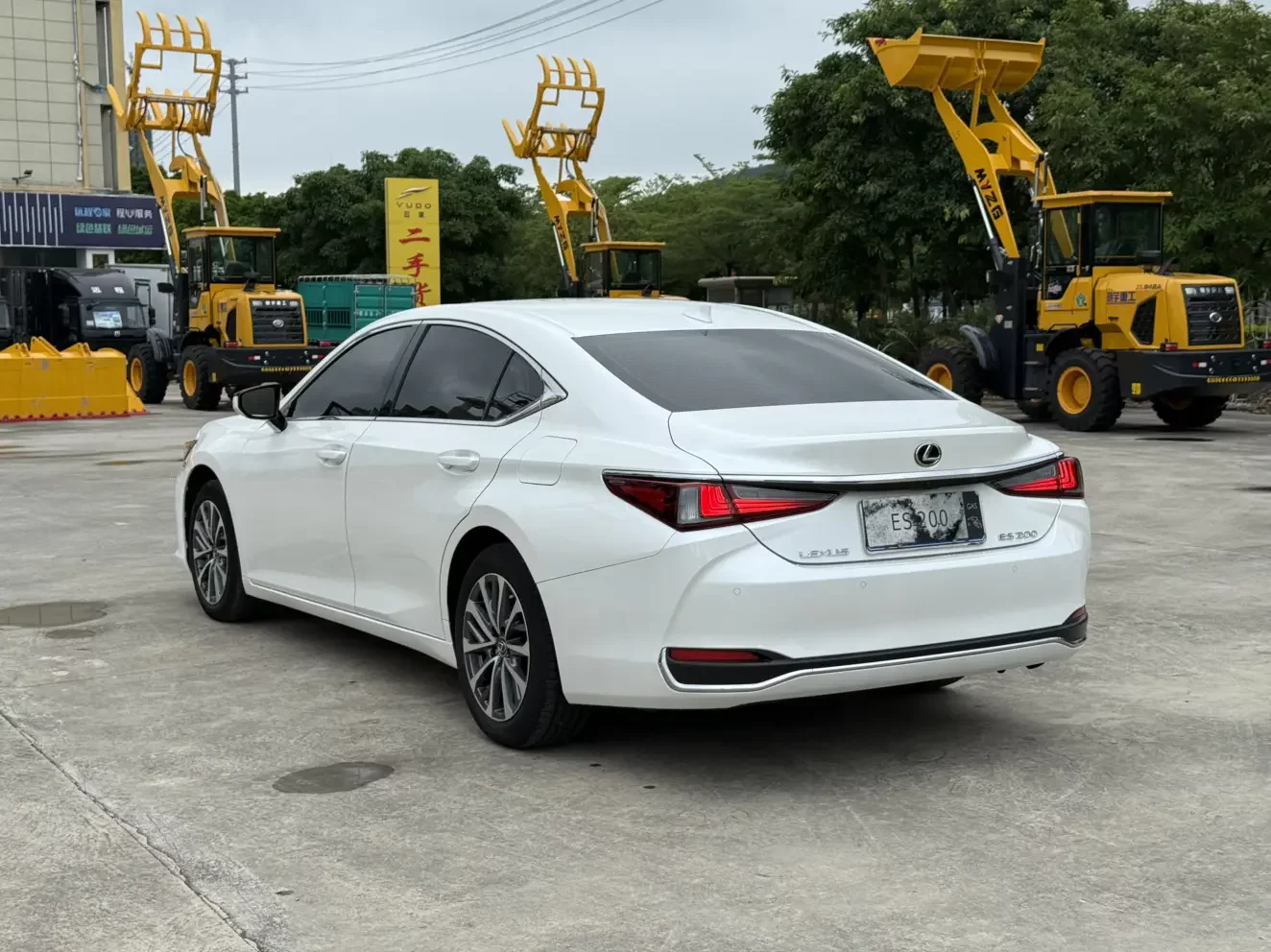 Lexus ES