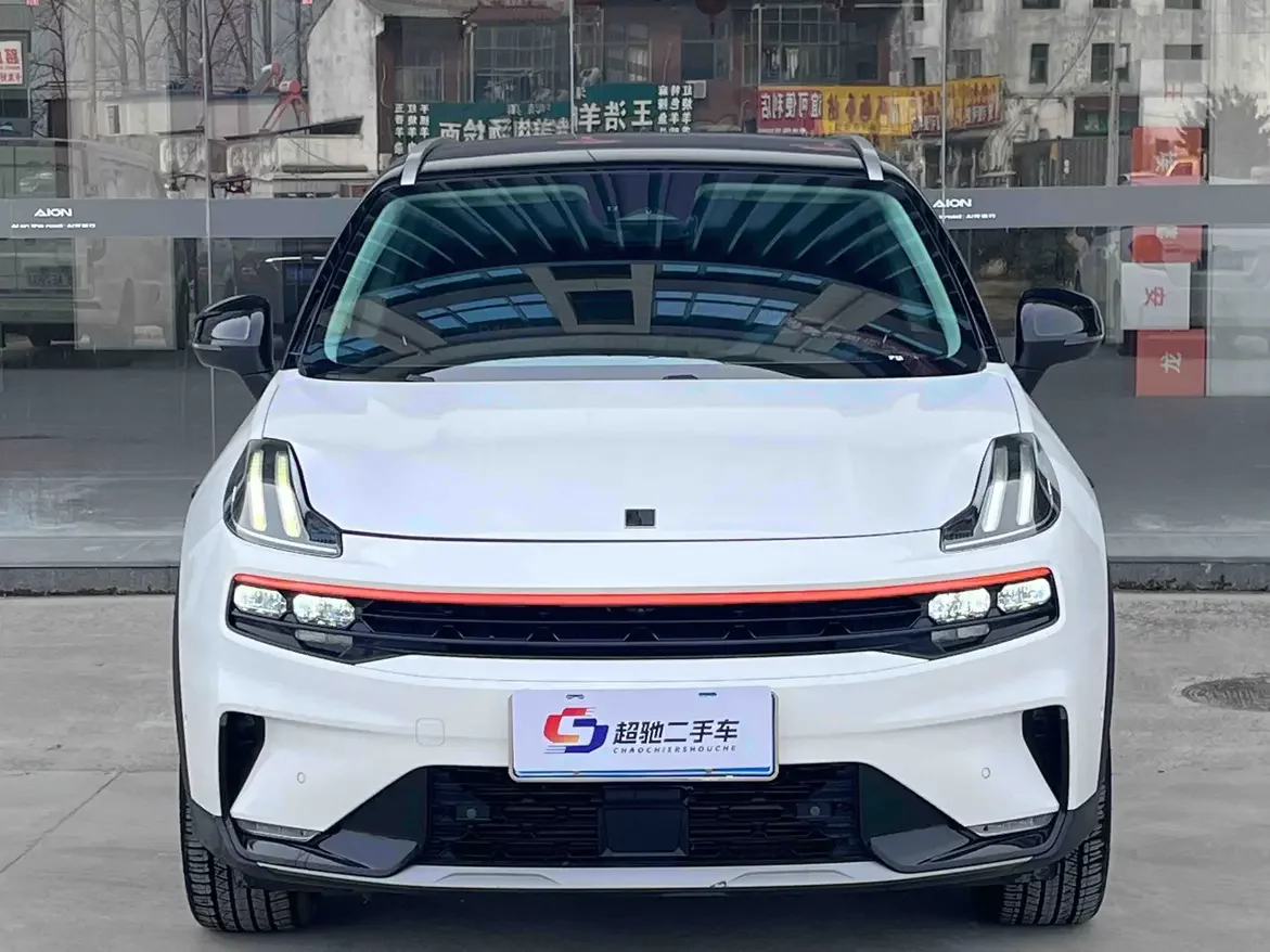 Lynk & Co 06