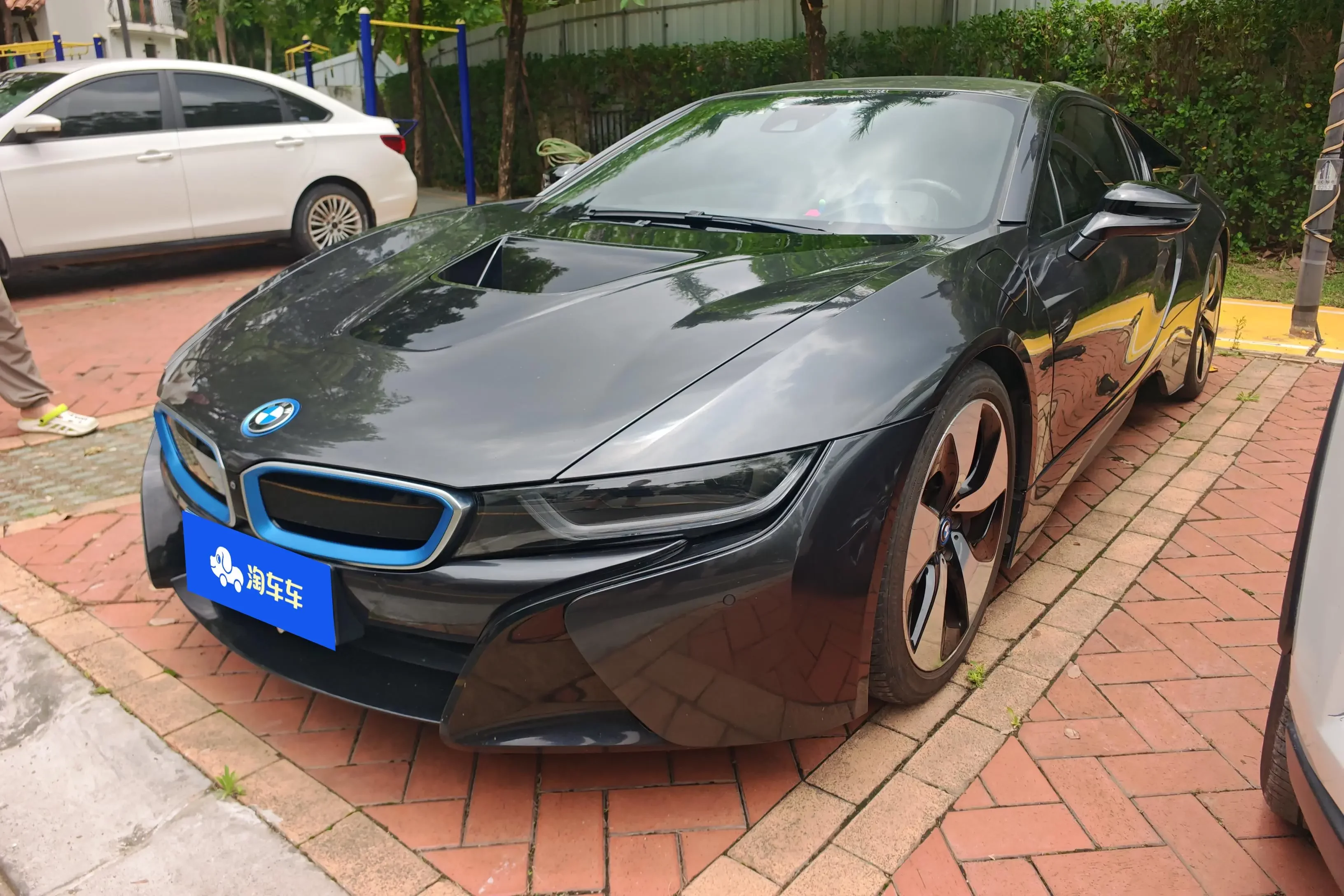 BMW i8