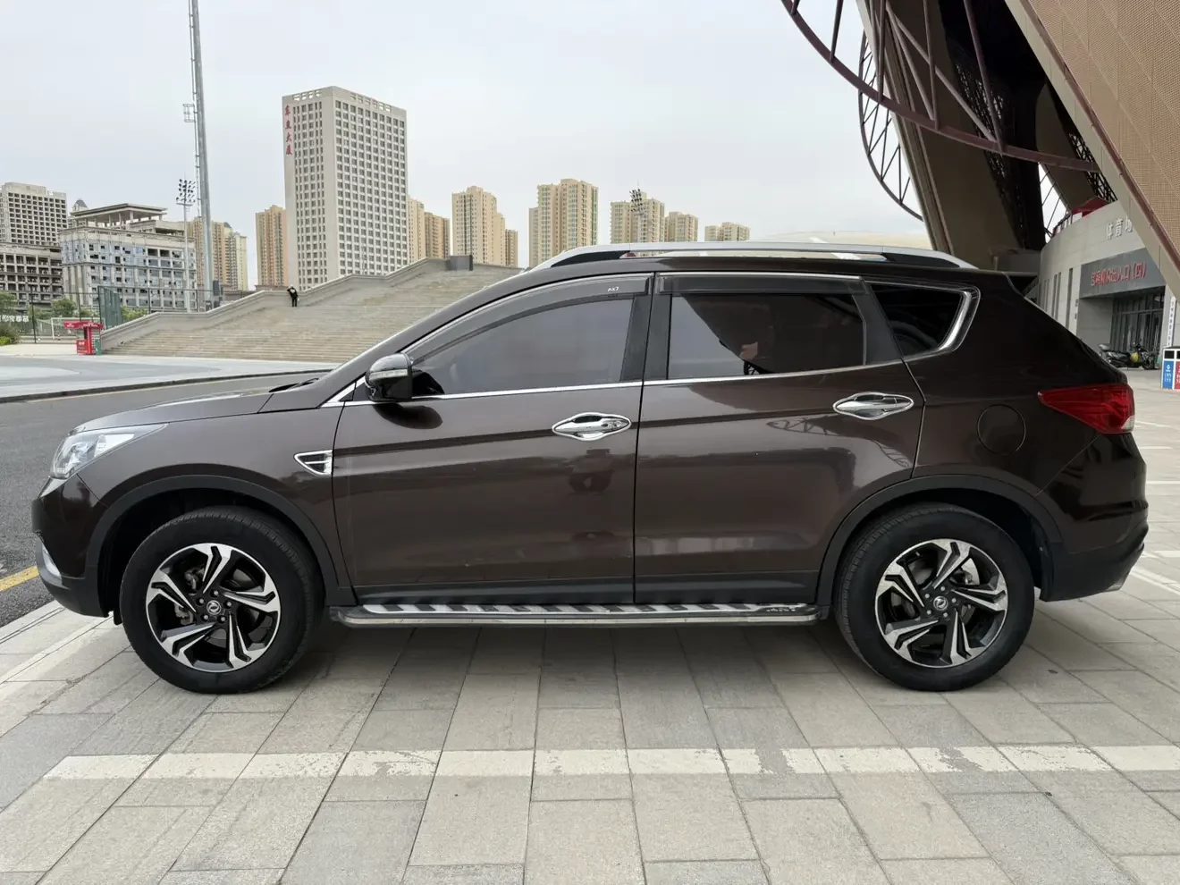 Dongfeng Fengshen AX7