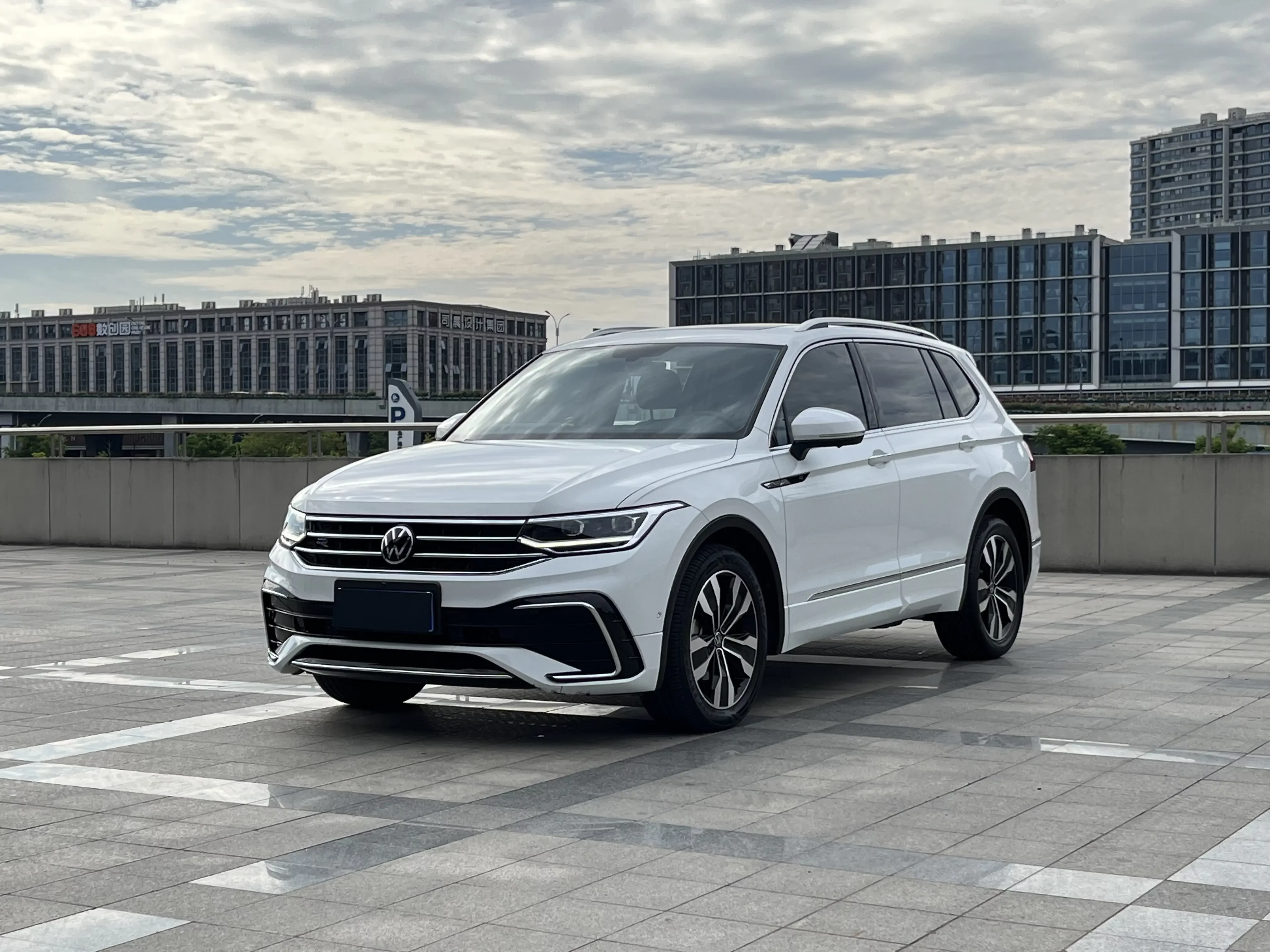 Volkswagen Tiguan L