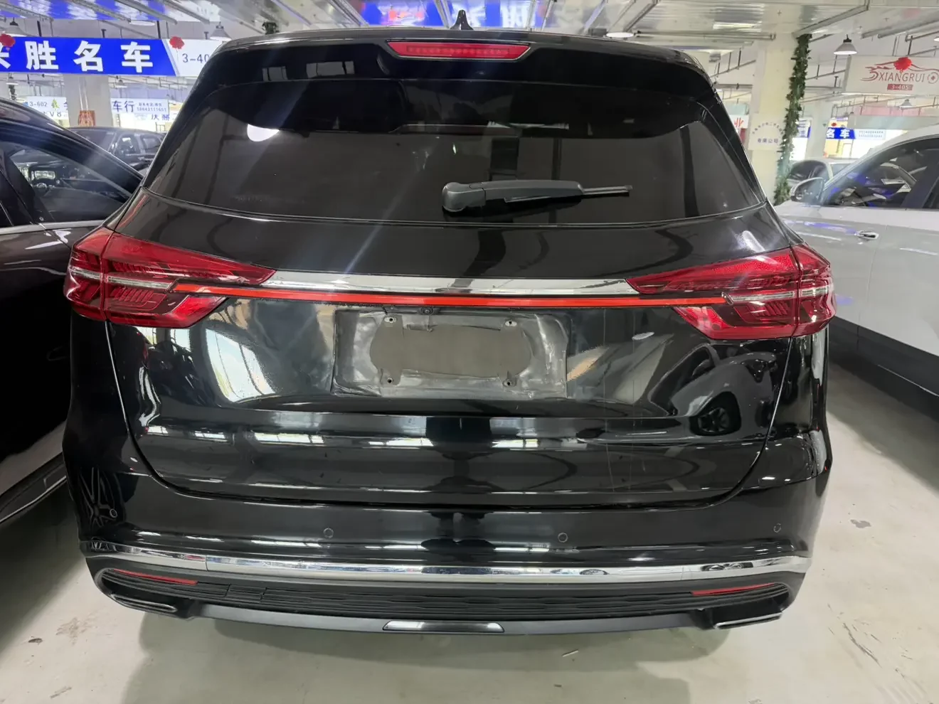 Hongqi HS5