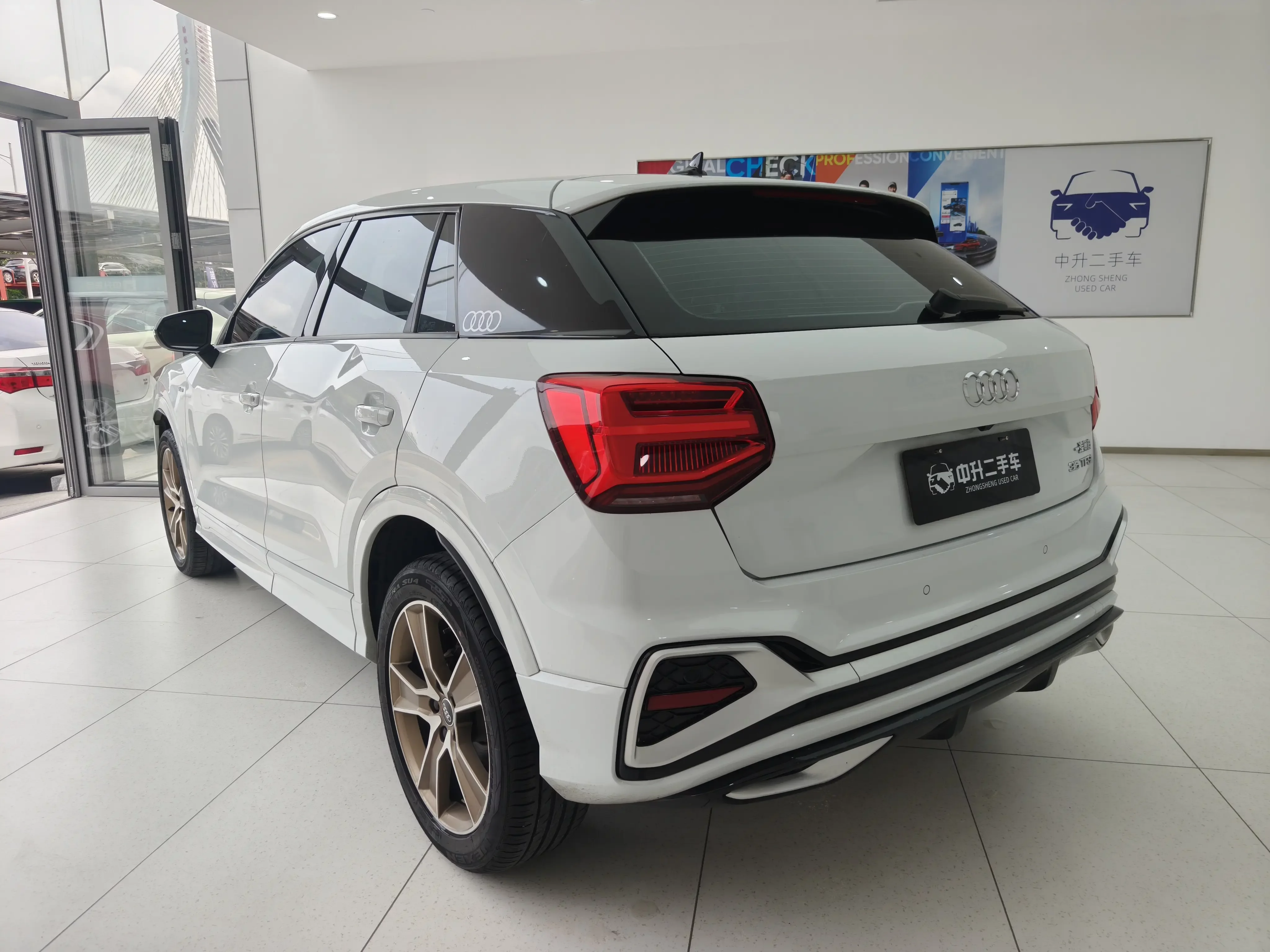 Audi Q2L
