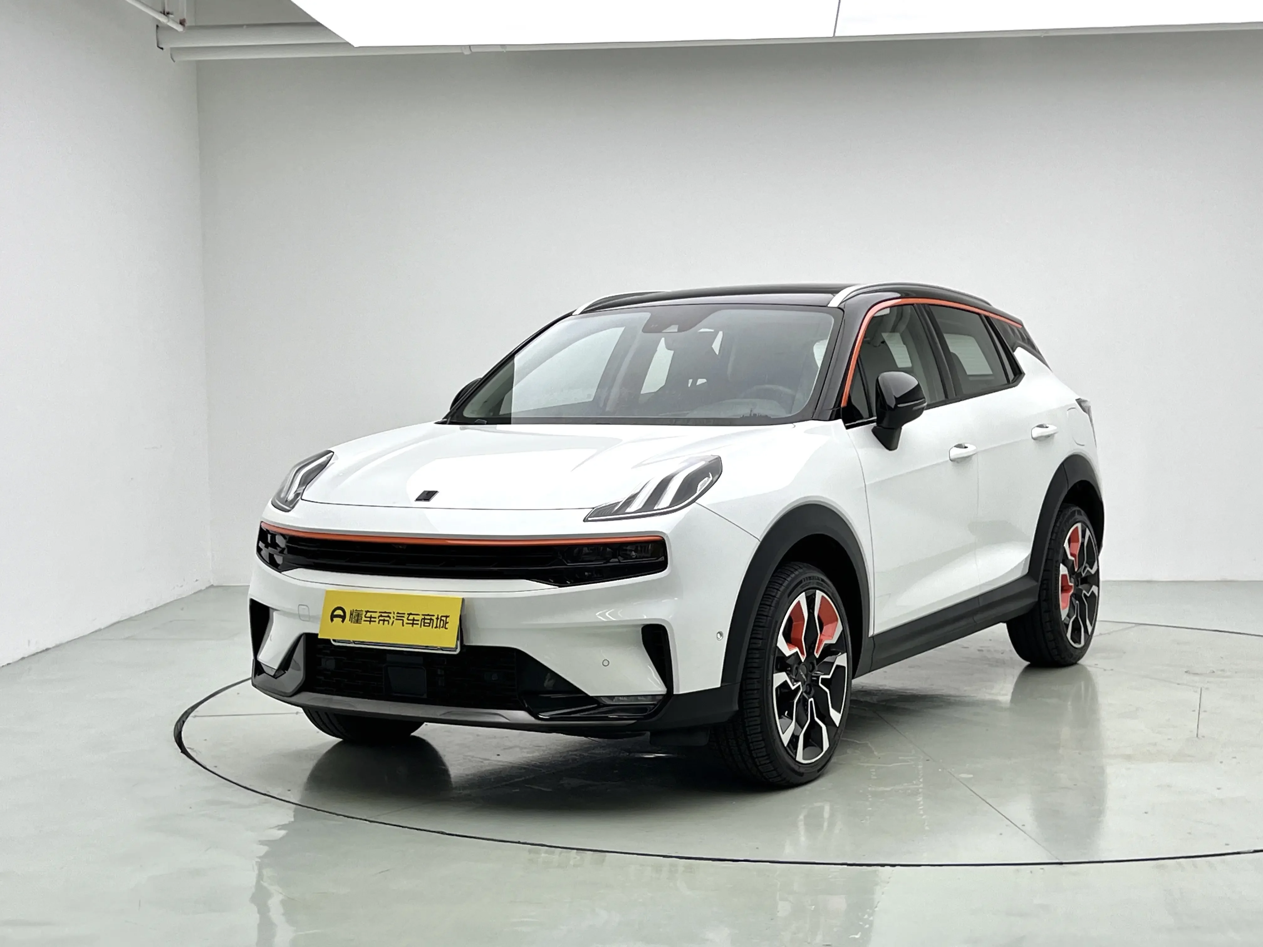 Lynk & Co 06