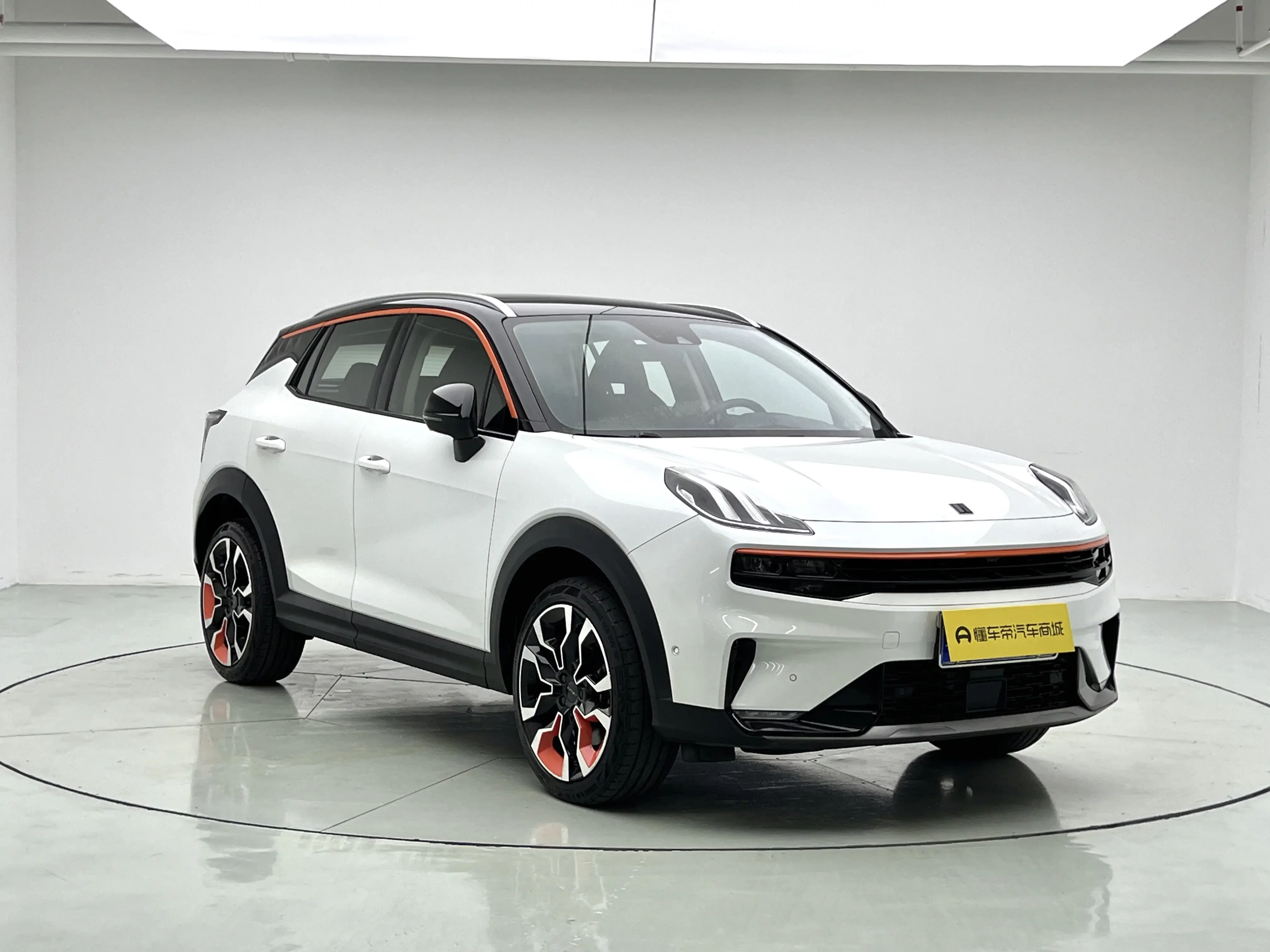 Lynk & Co 06
