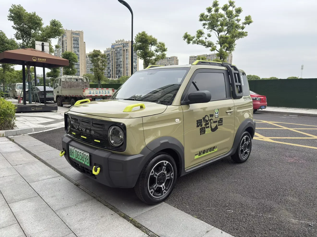Geely panda