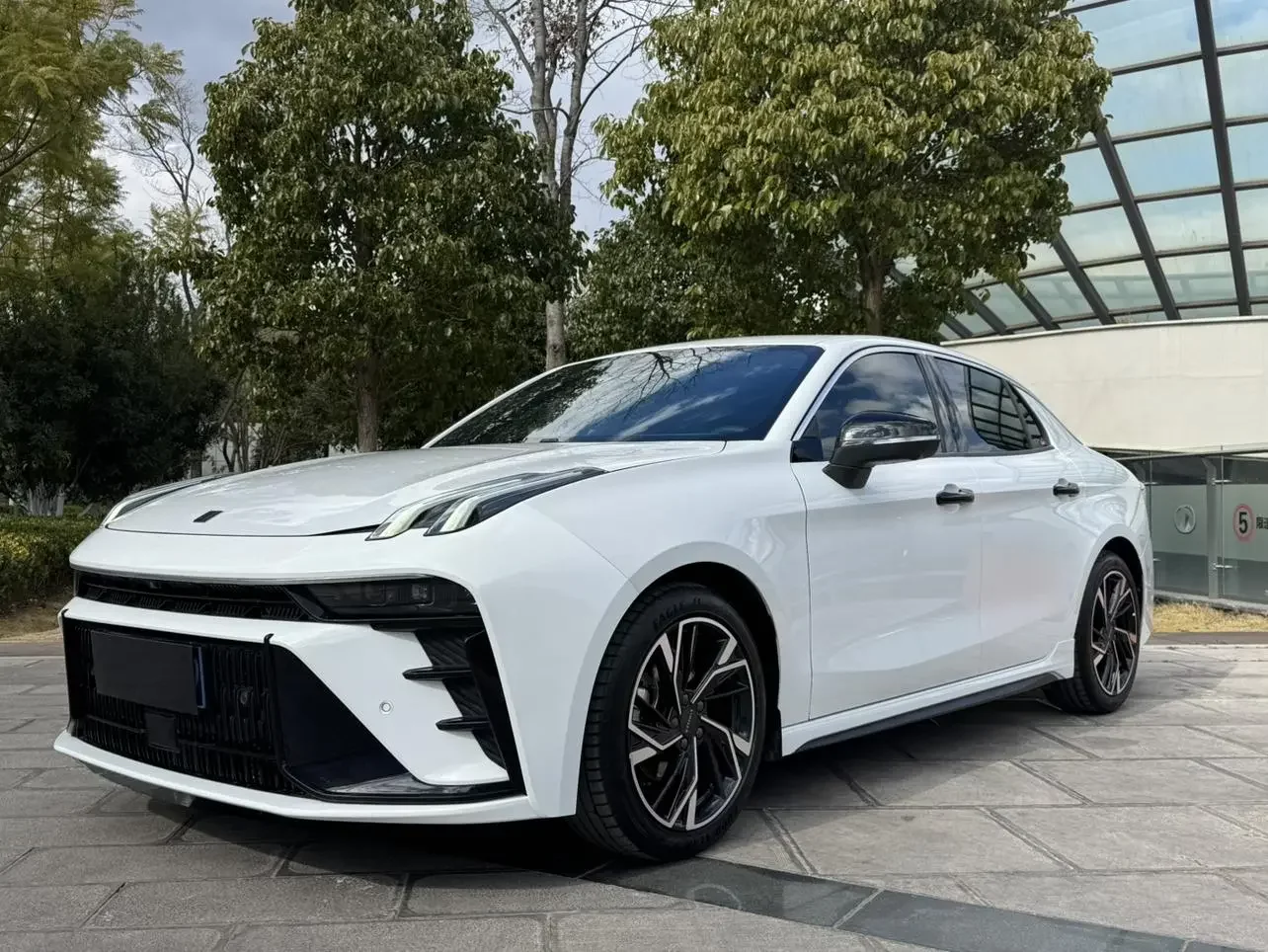 Lynk & Co 03