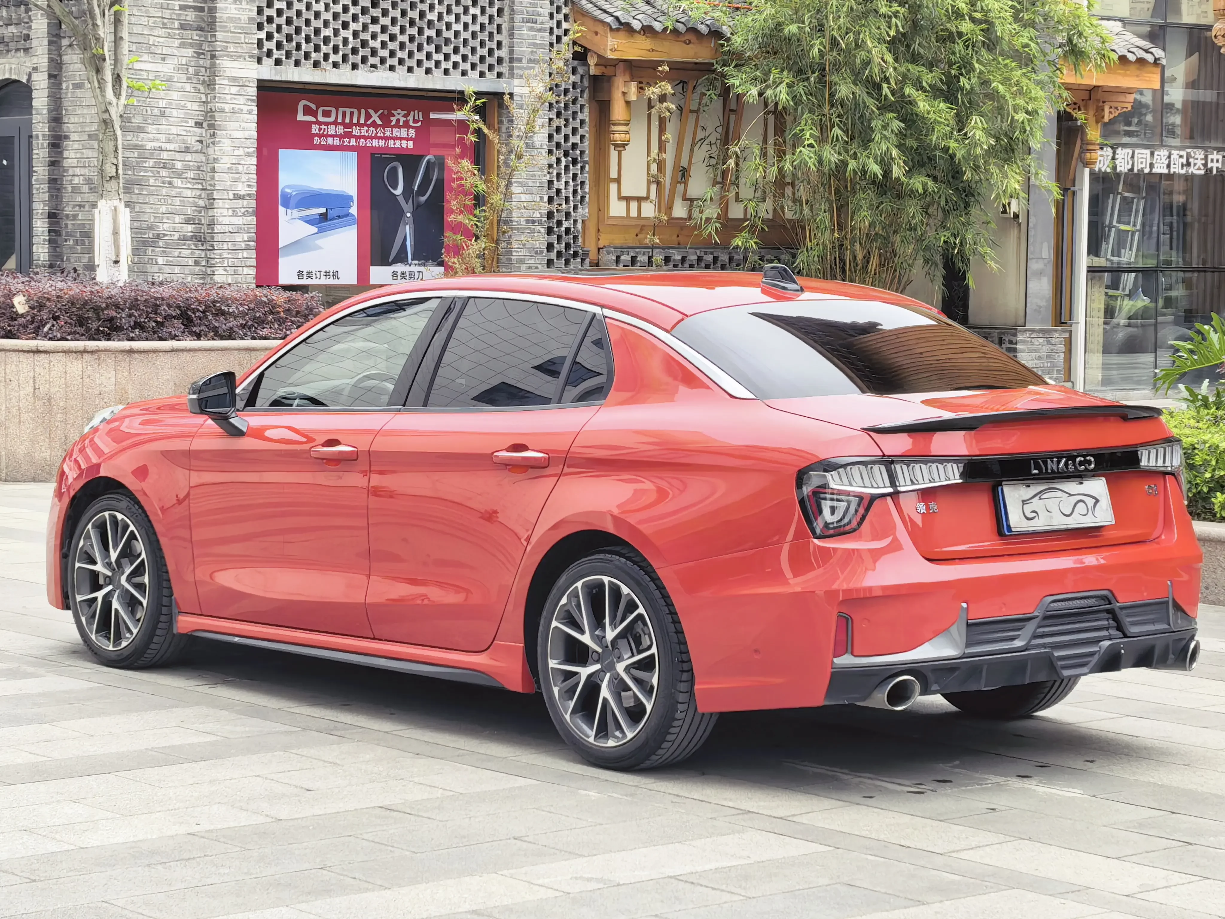 Lynk & Co 03