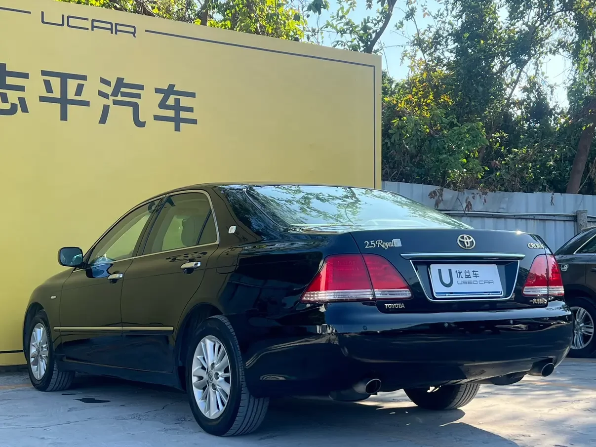 Toyota crown