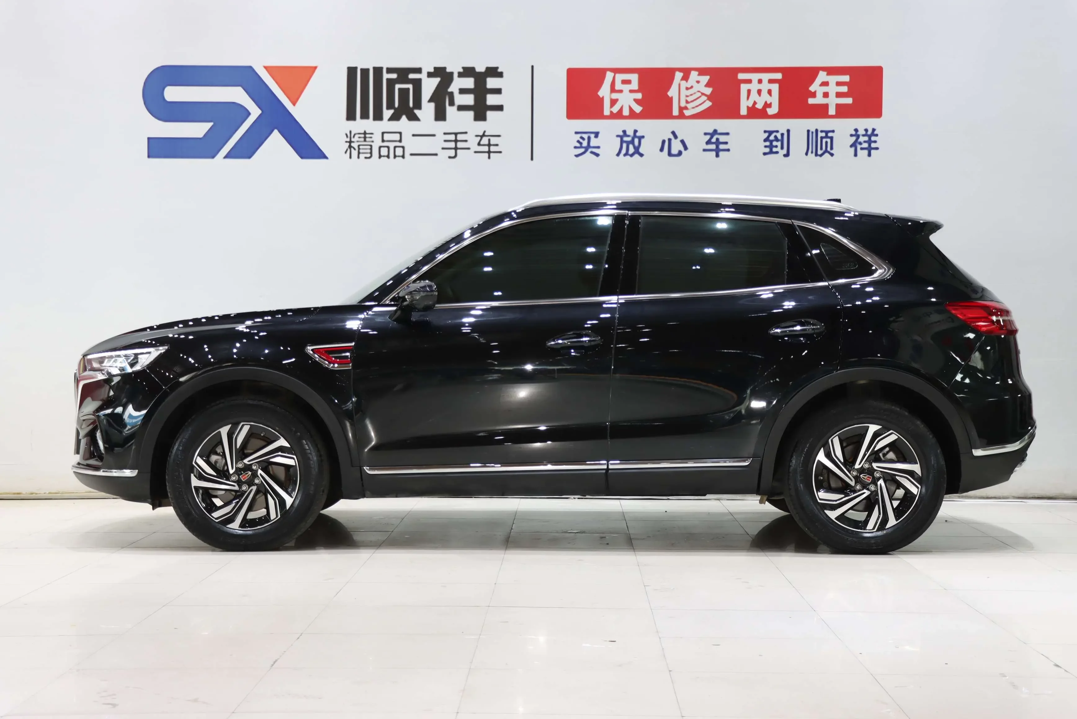 Hongqi HS5