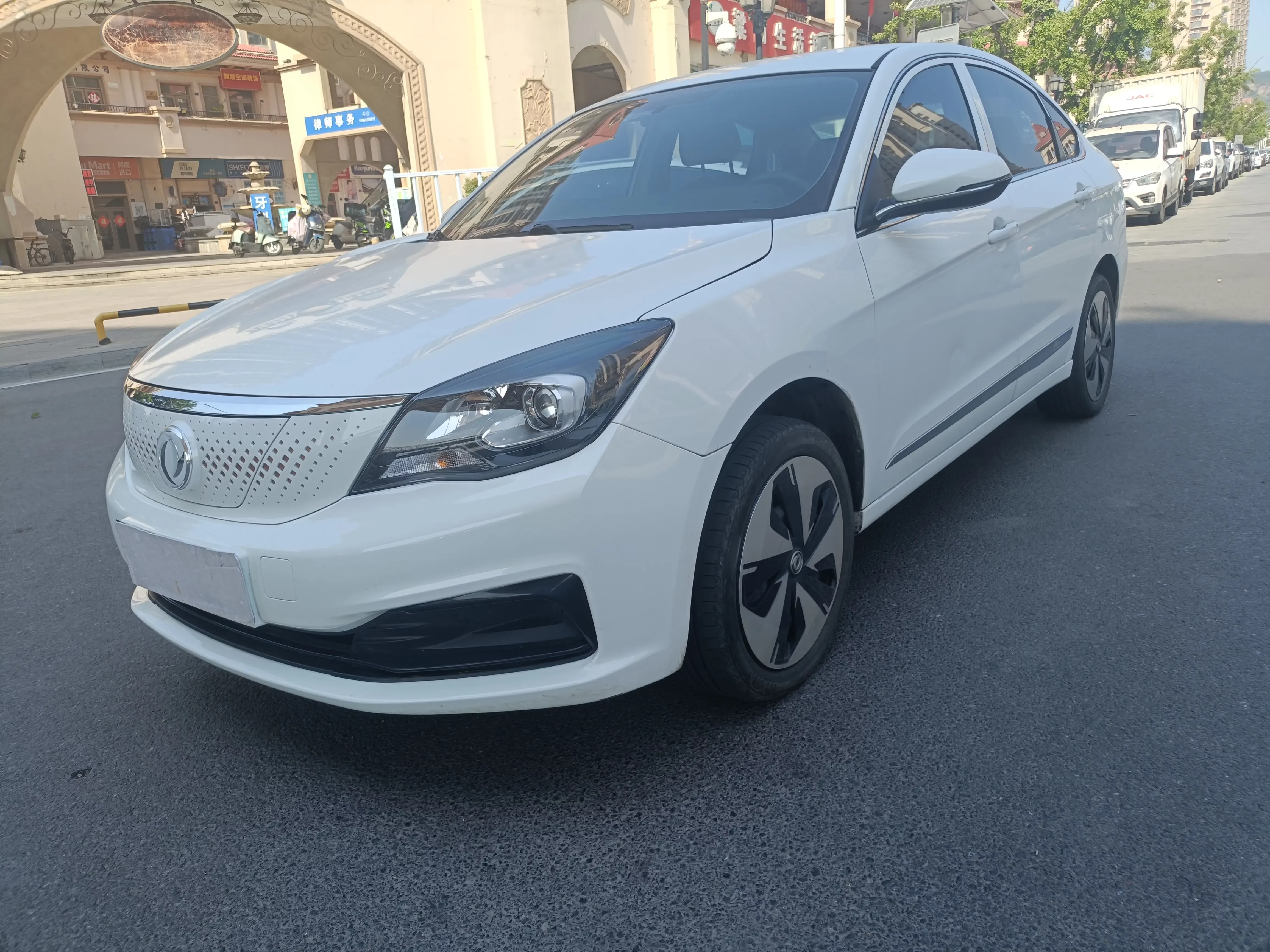 Dongfeng Fengshen E70