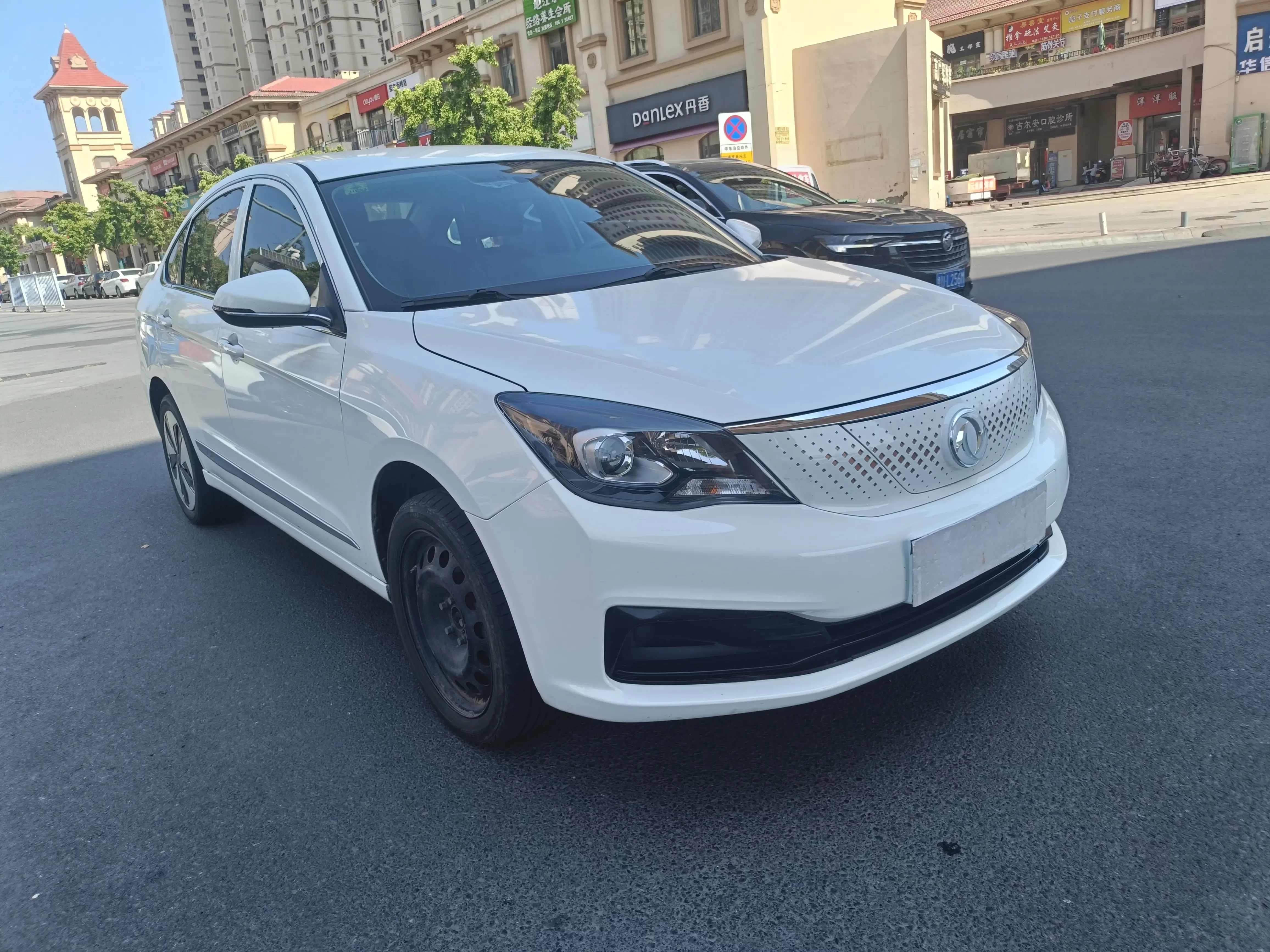 Dongfeng Fengshen E70