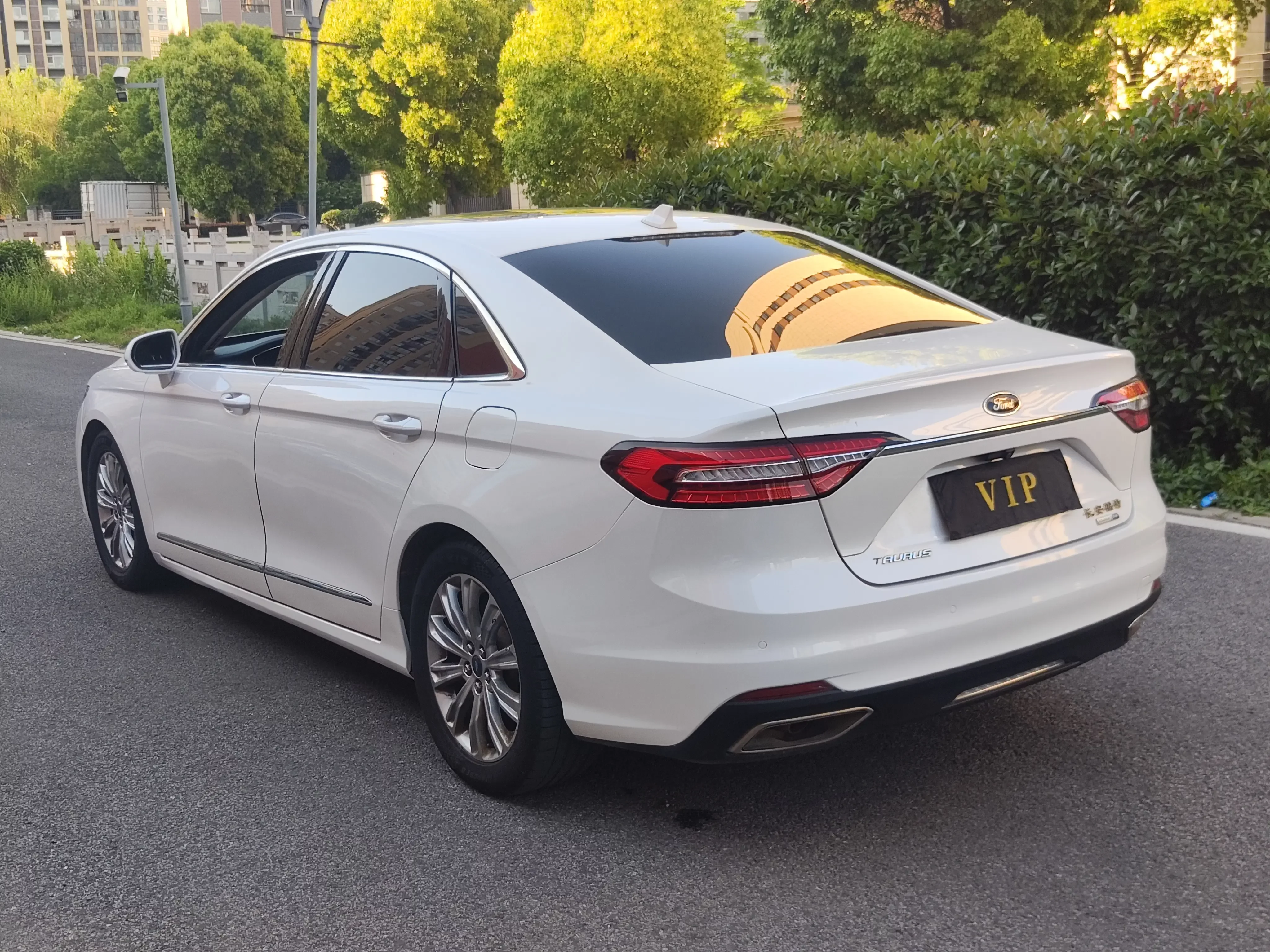 Ford Taurus