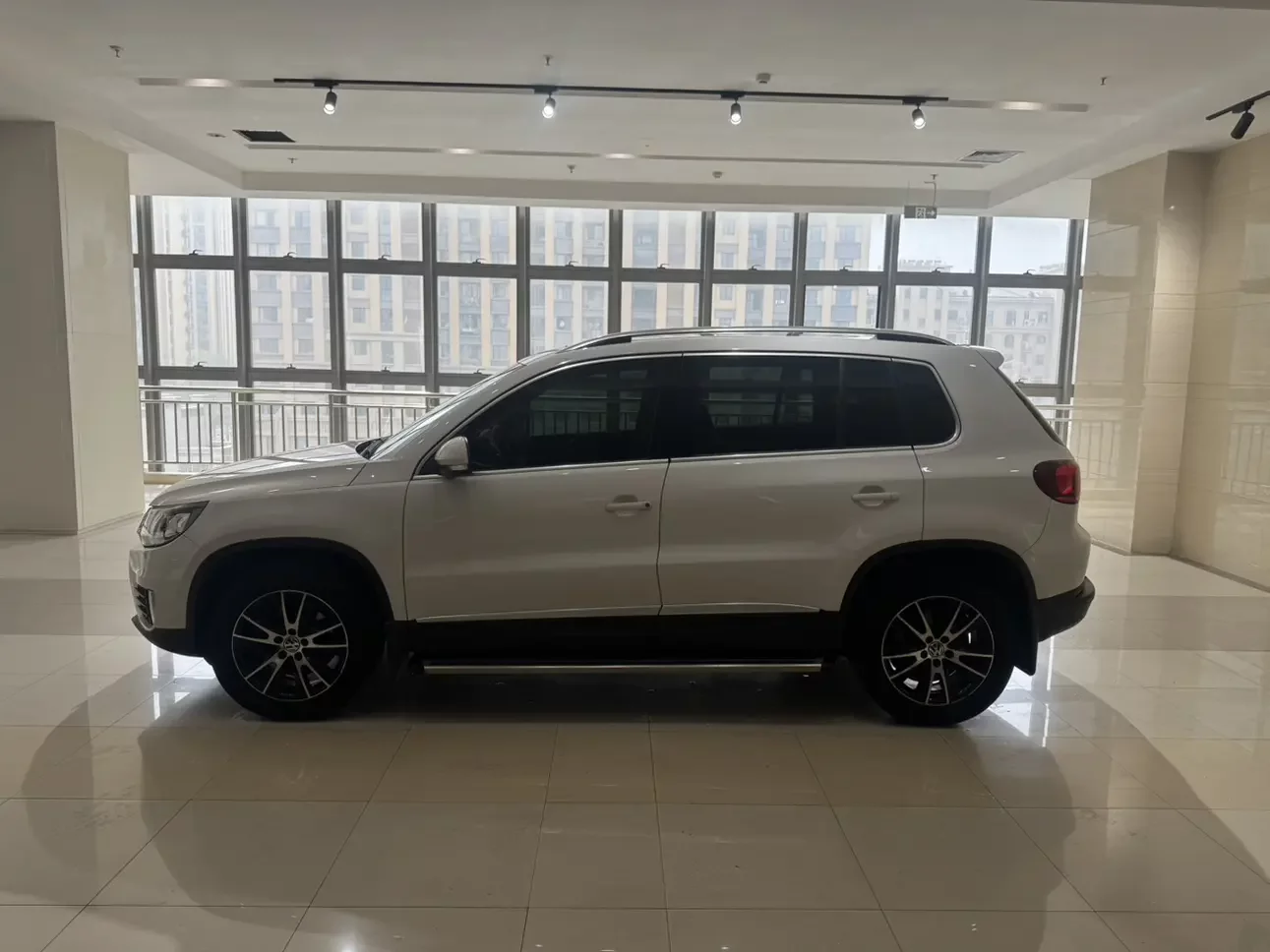 Volkswagen Tiguan (Tharu)