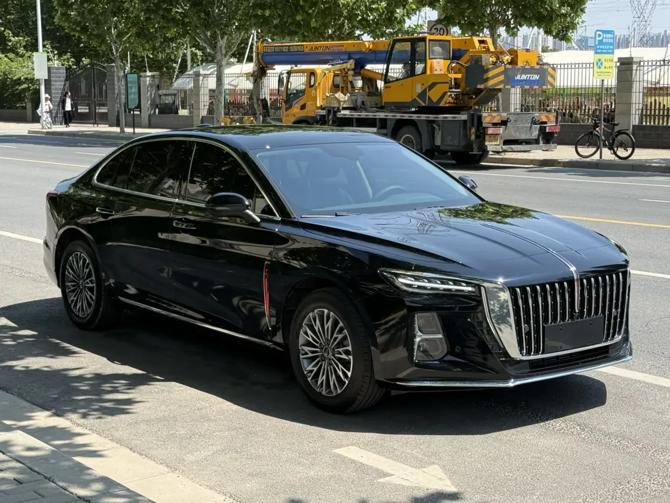 Hongqi H5