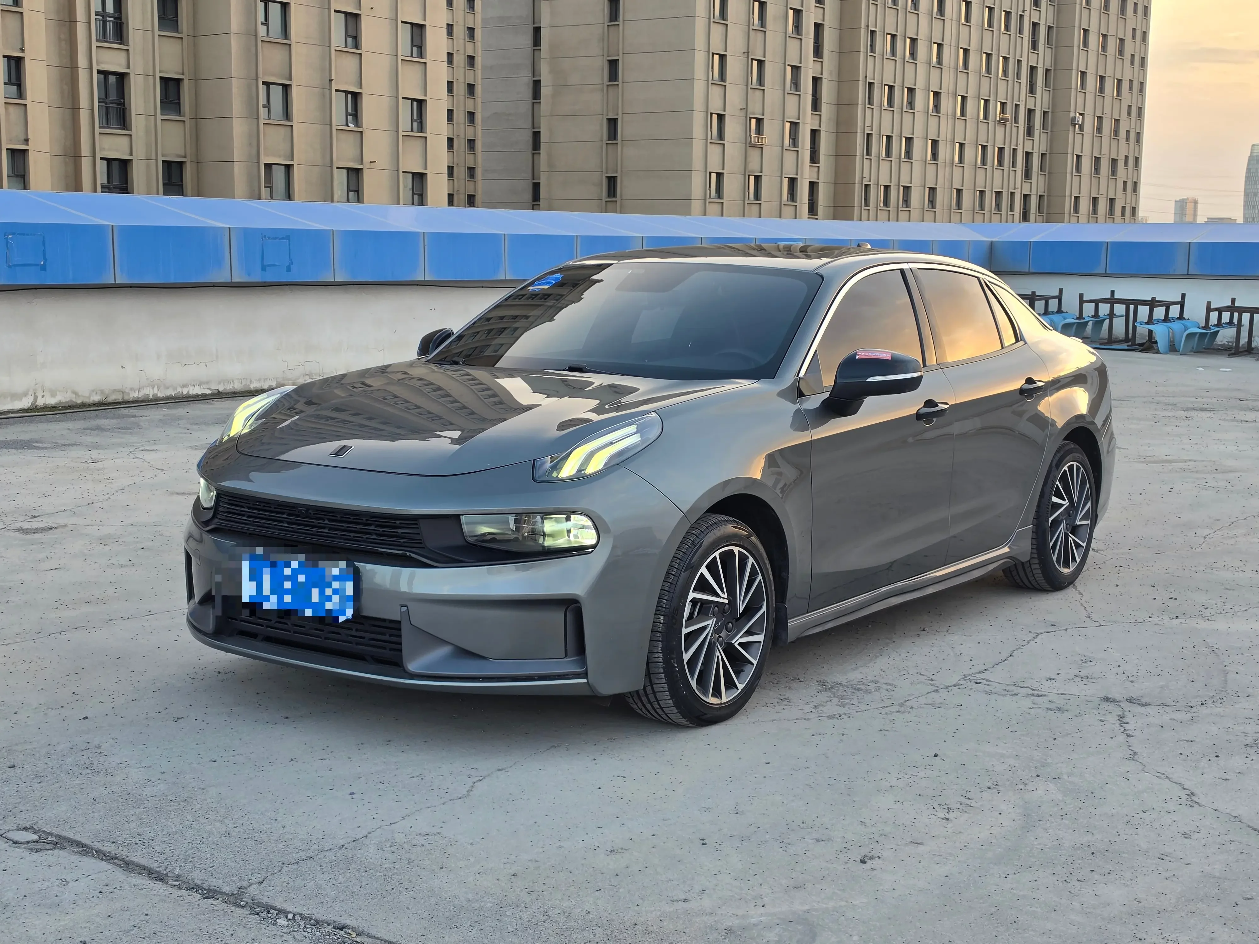 Lynk & Co 03