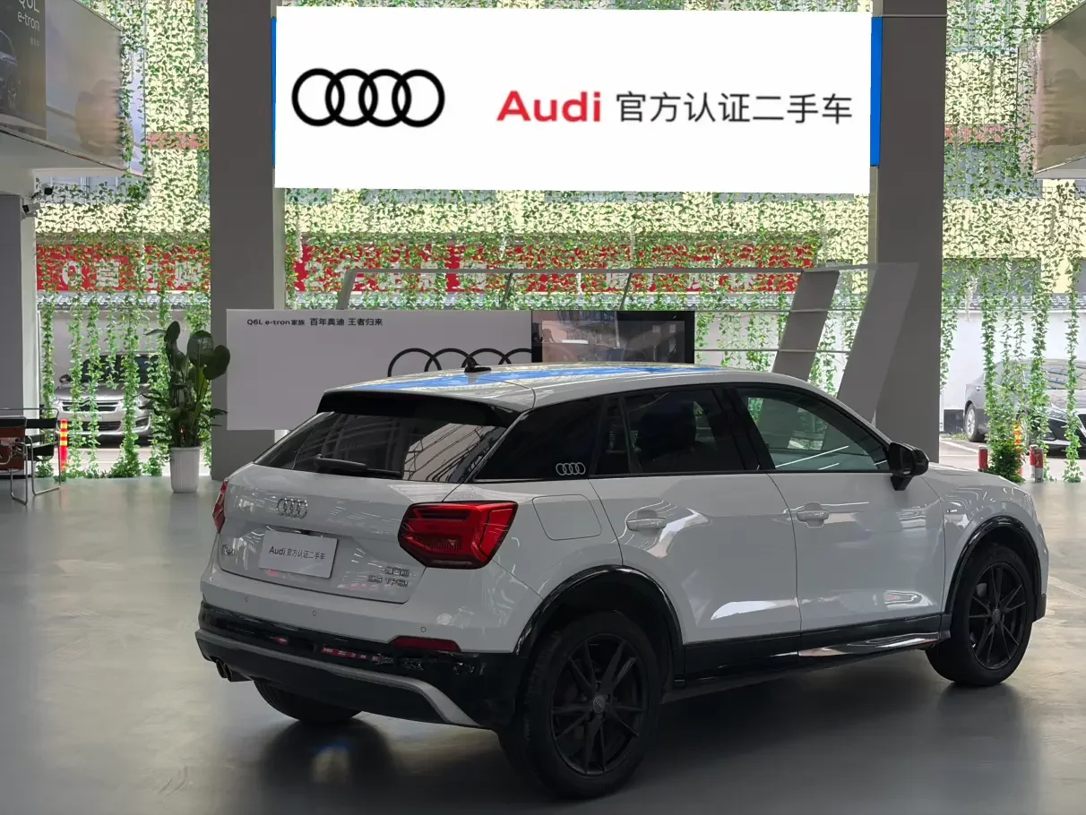 Audi Q2L