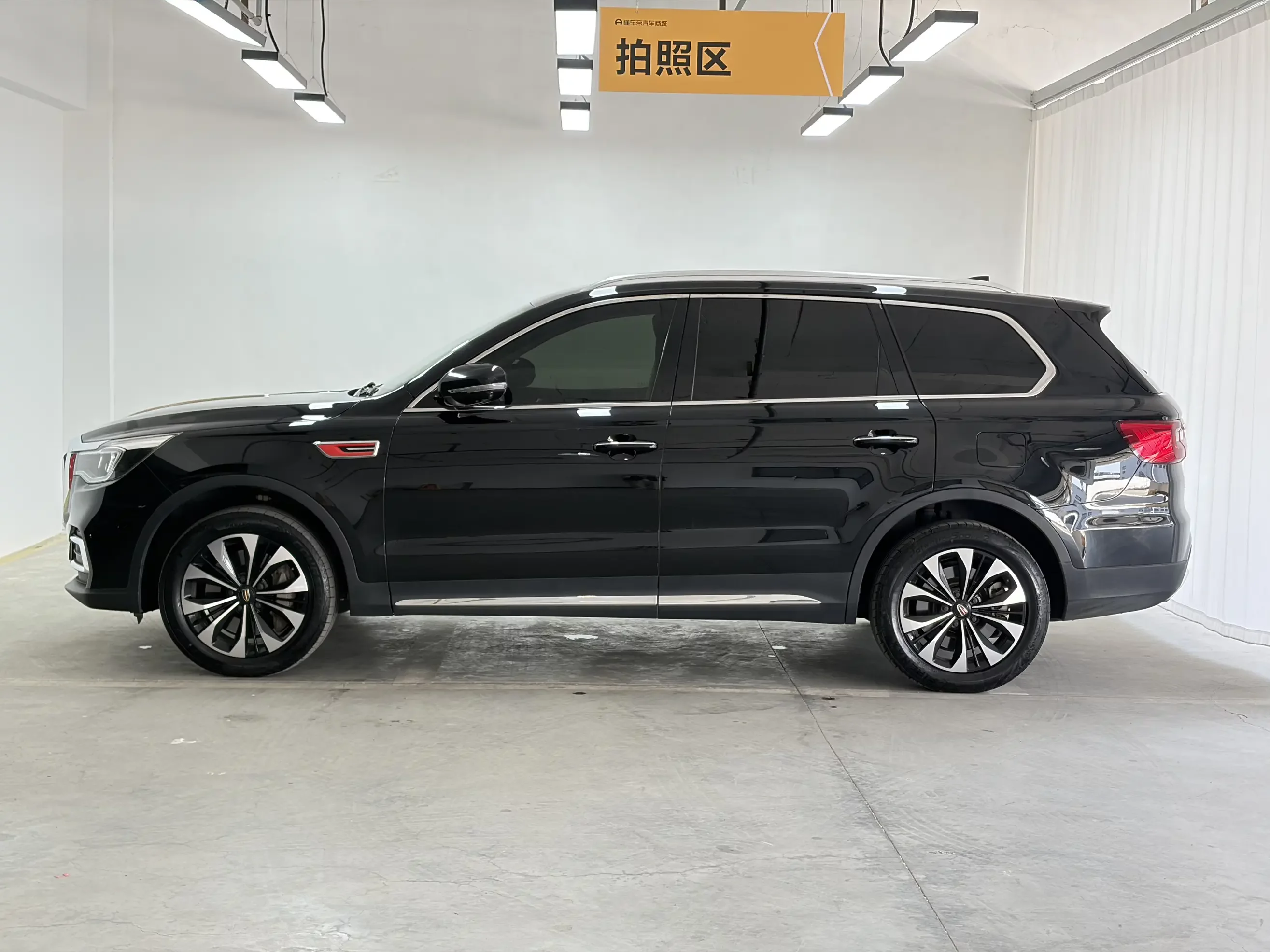 Hongqi HS7