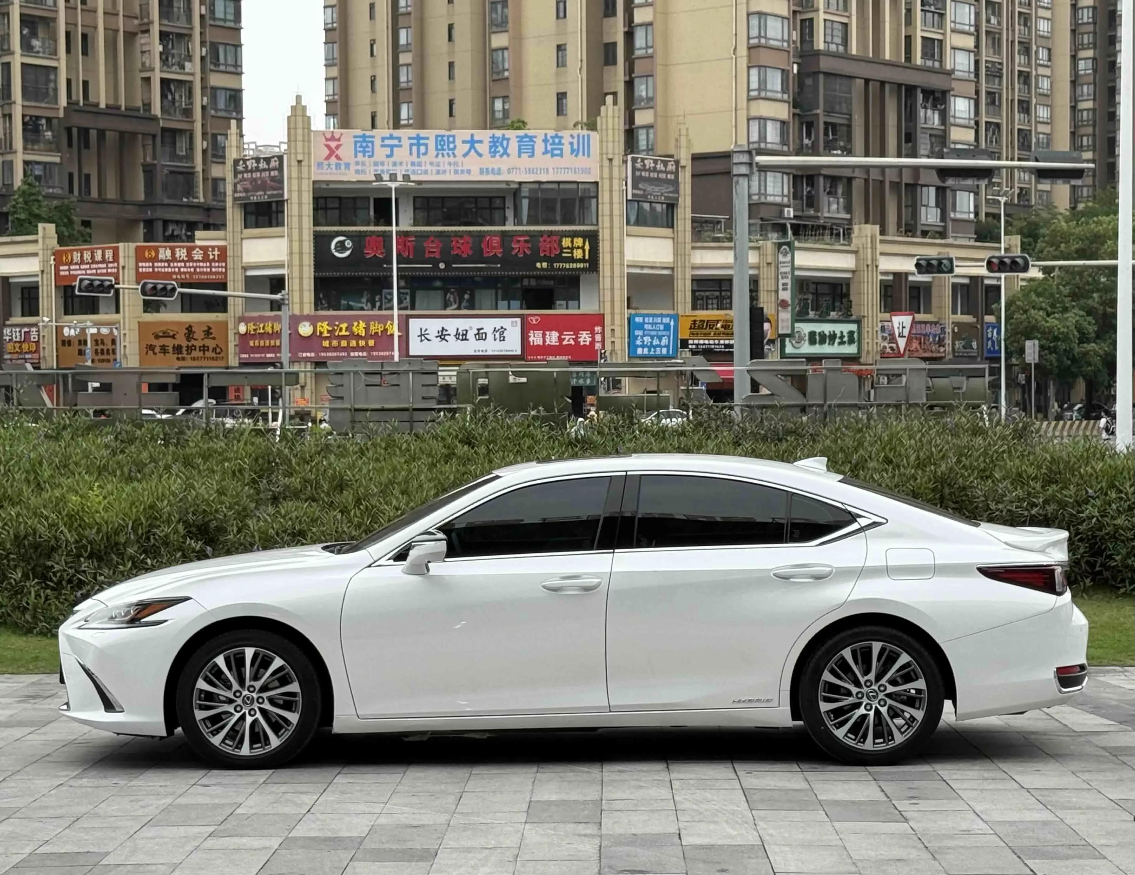 Lexus ES