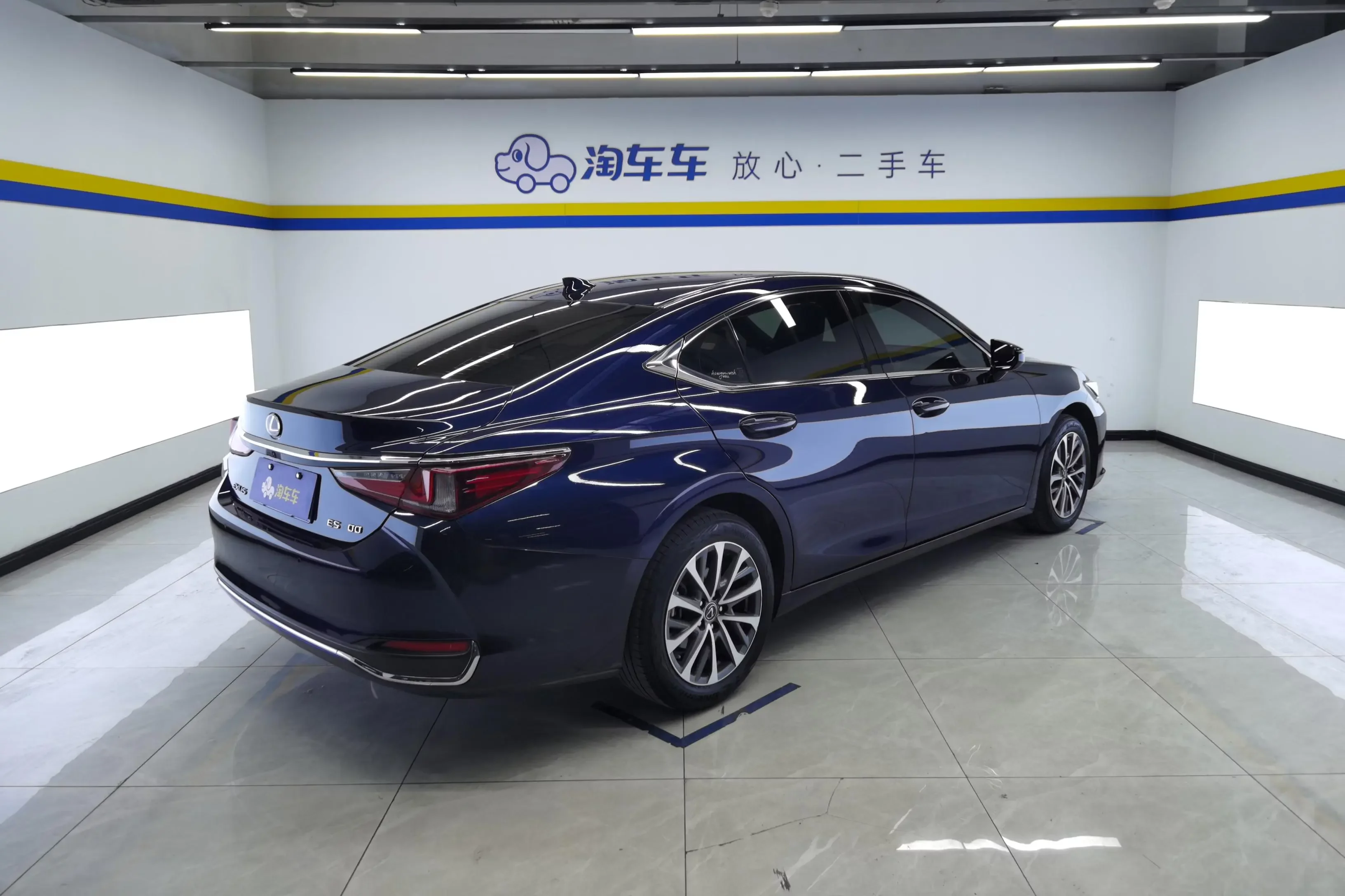 Lexus ES
