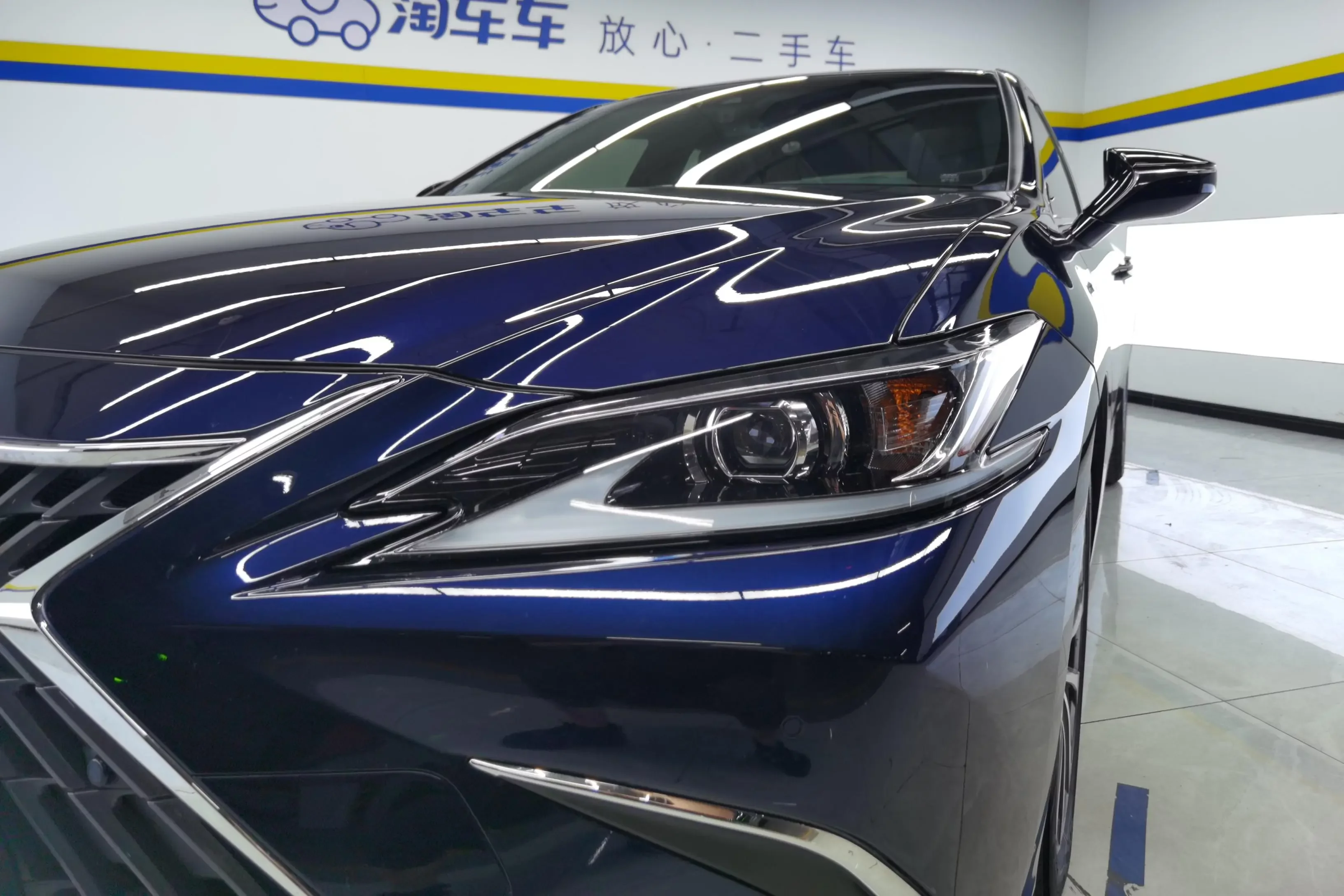 Lexus ES