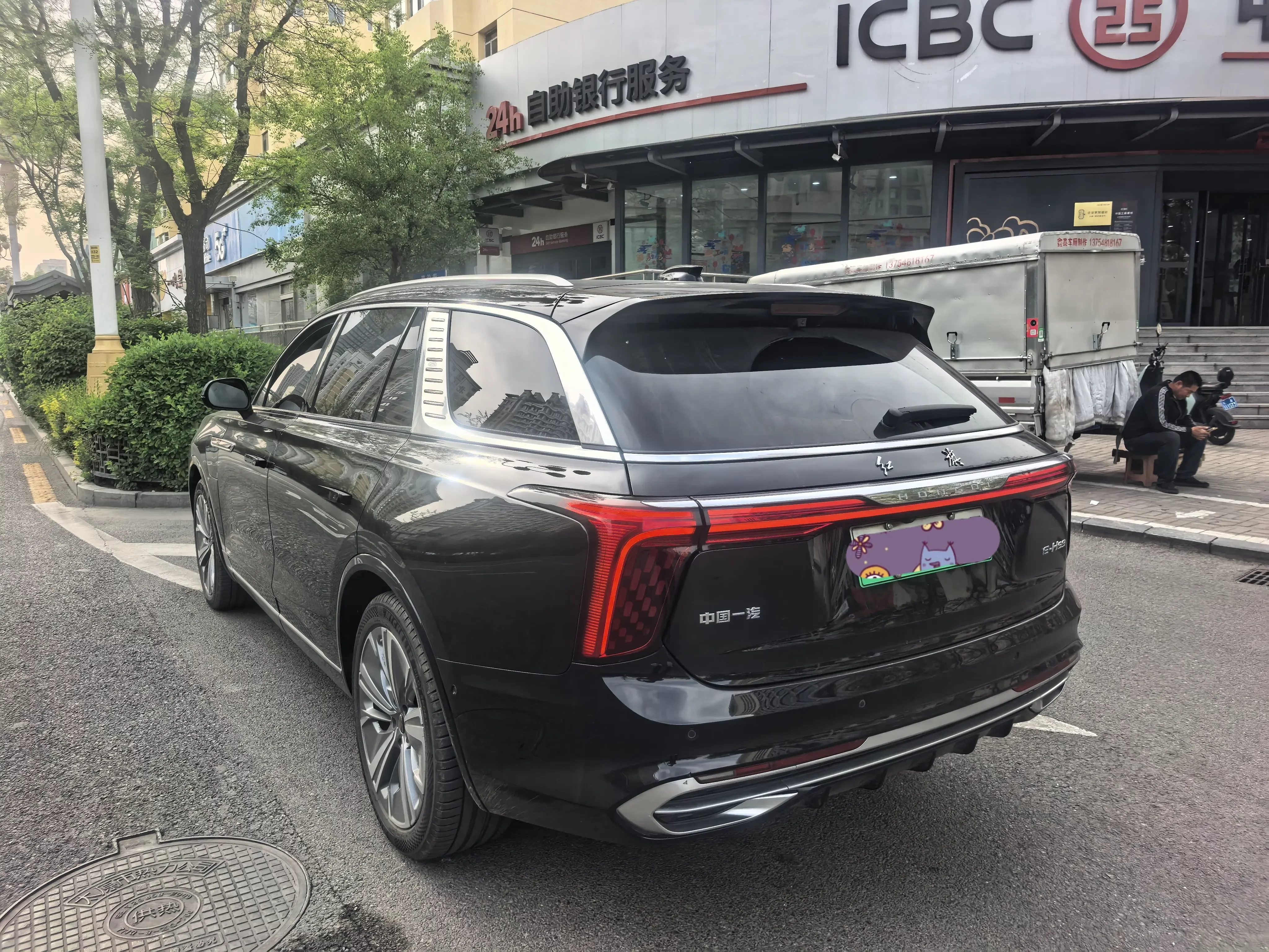 Hongqi E-HS9