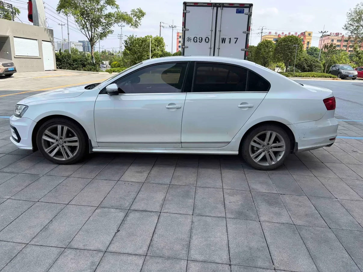 Volkswagen Sagitar
