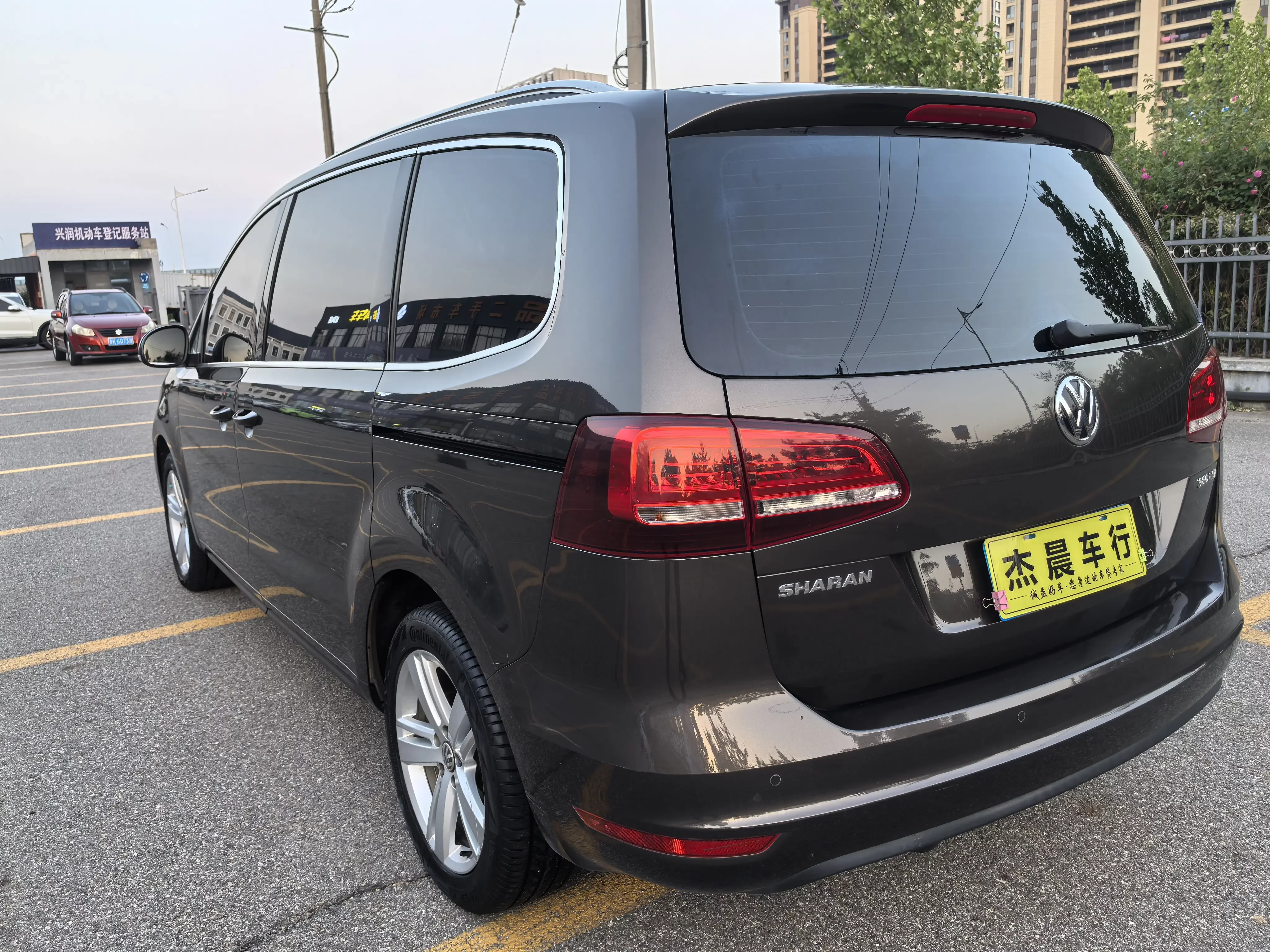 Volkswagen Sharon