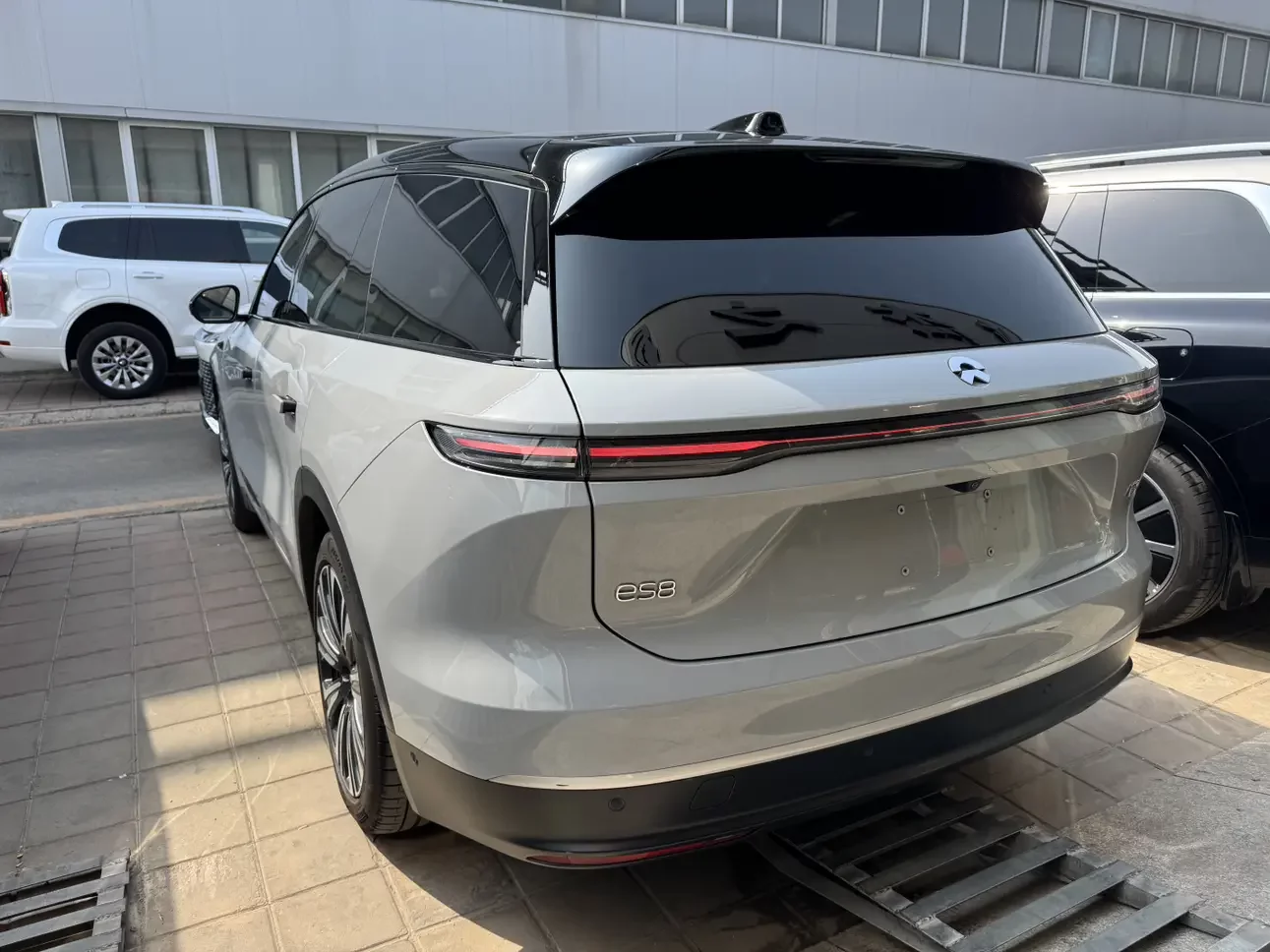 NIO ES8