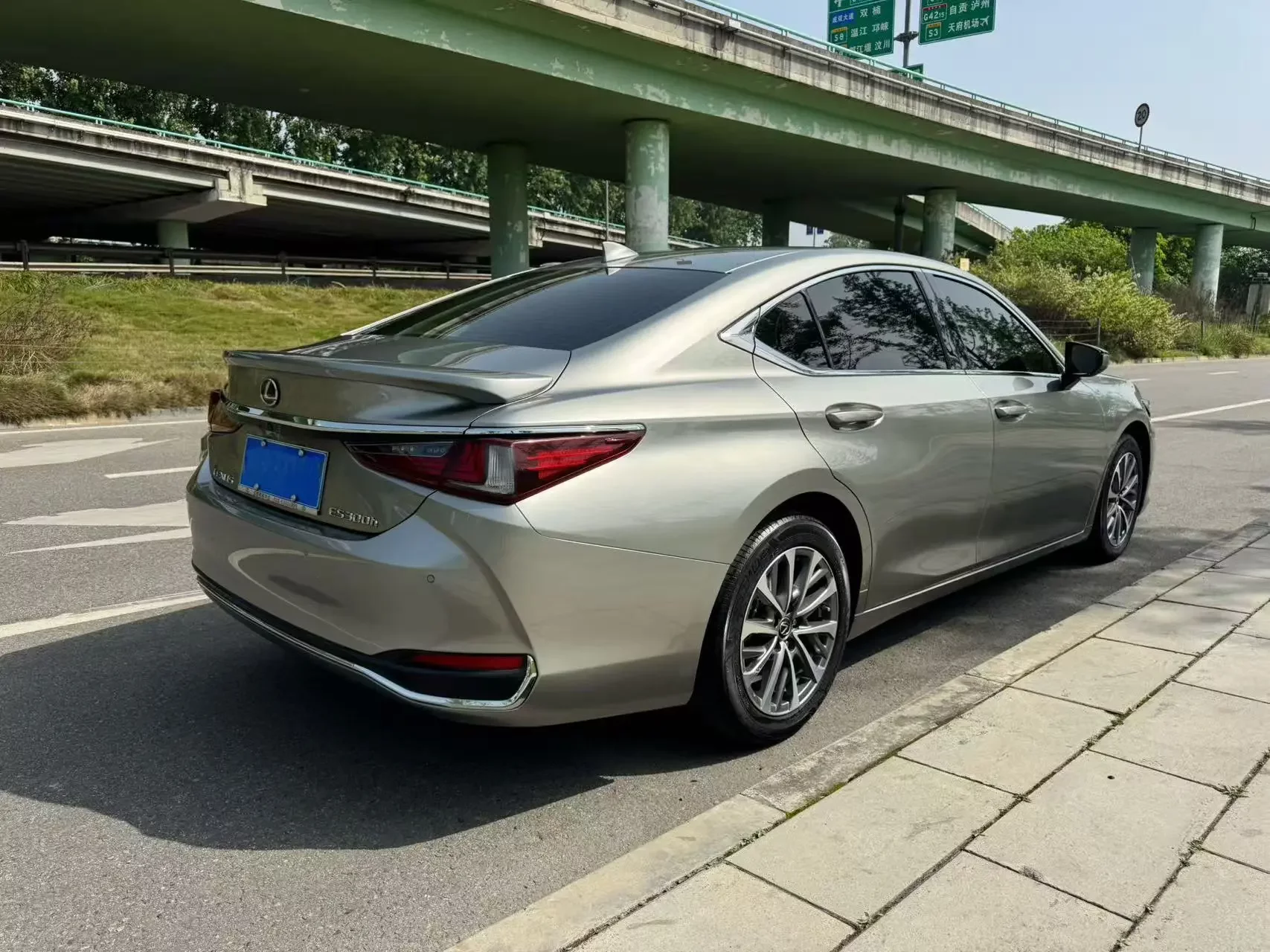 Lexus ES