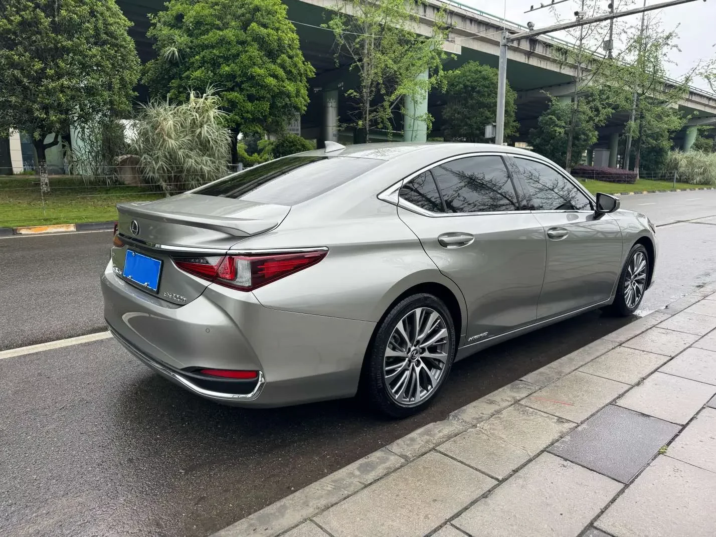 Lexus ES