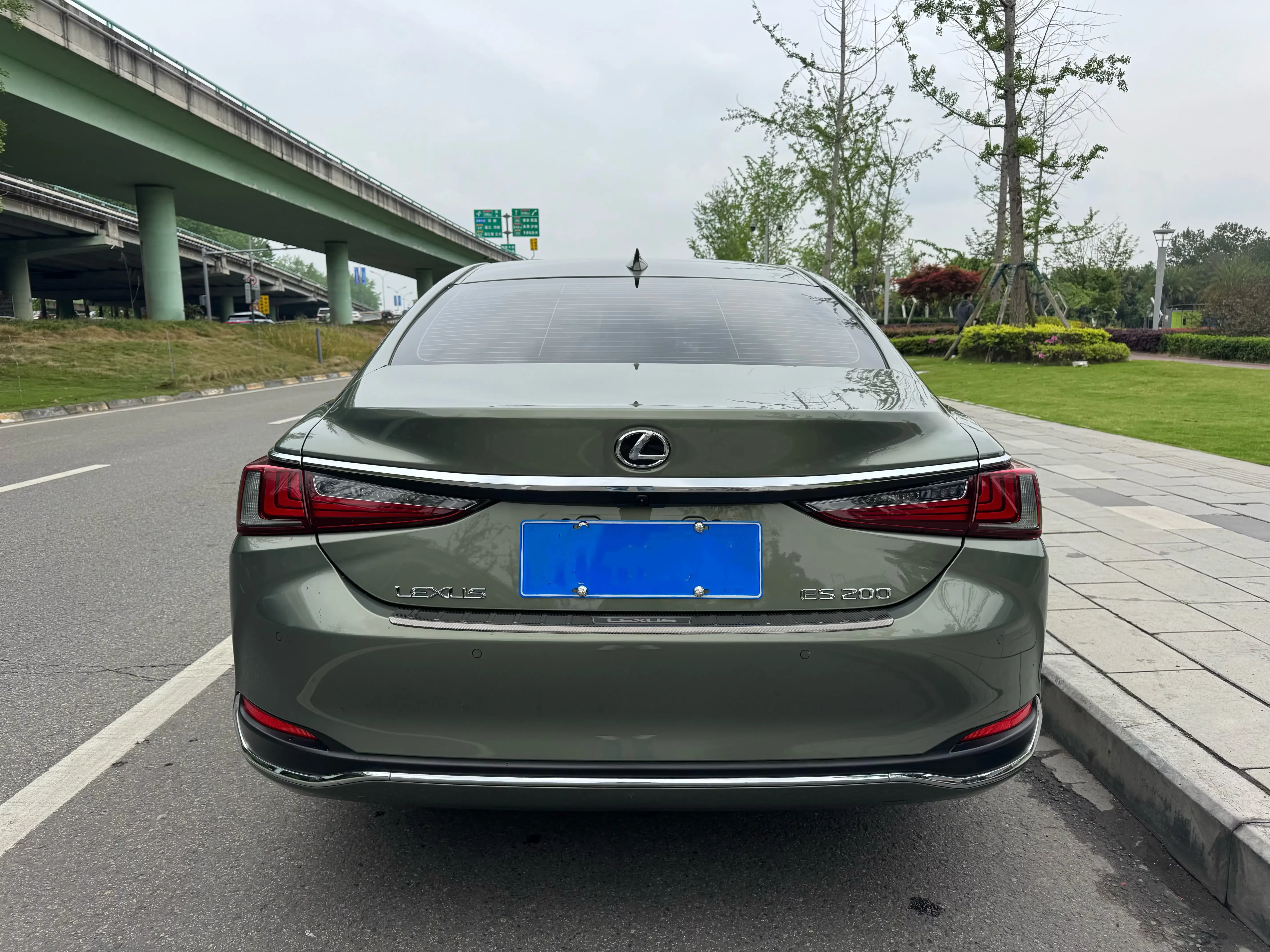 Lexus ES