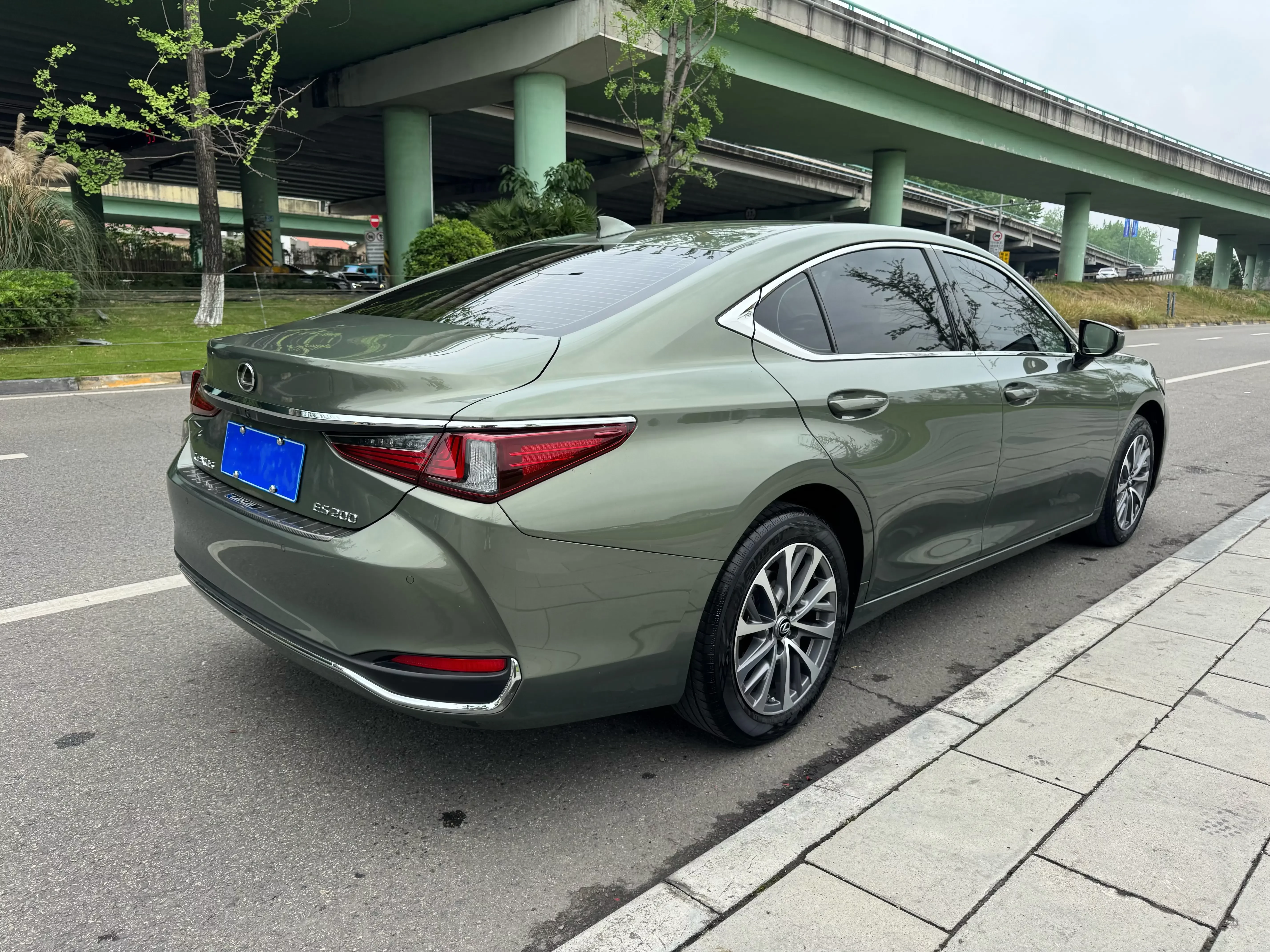 Lexus ES