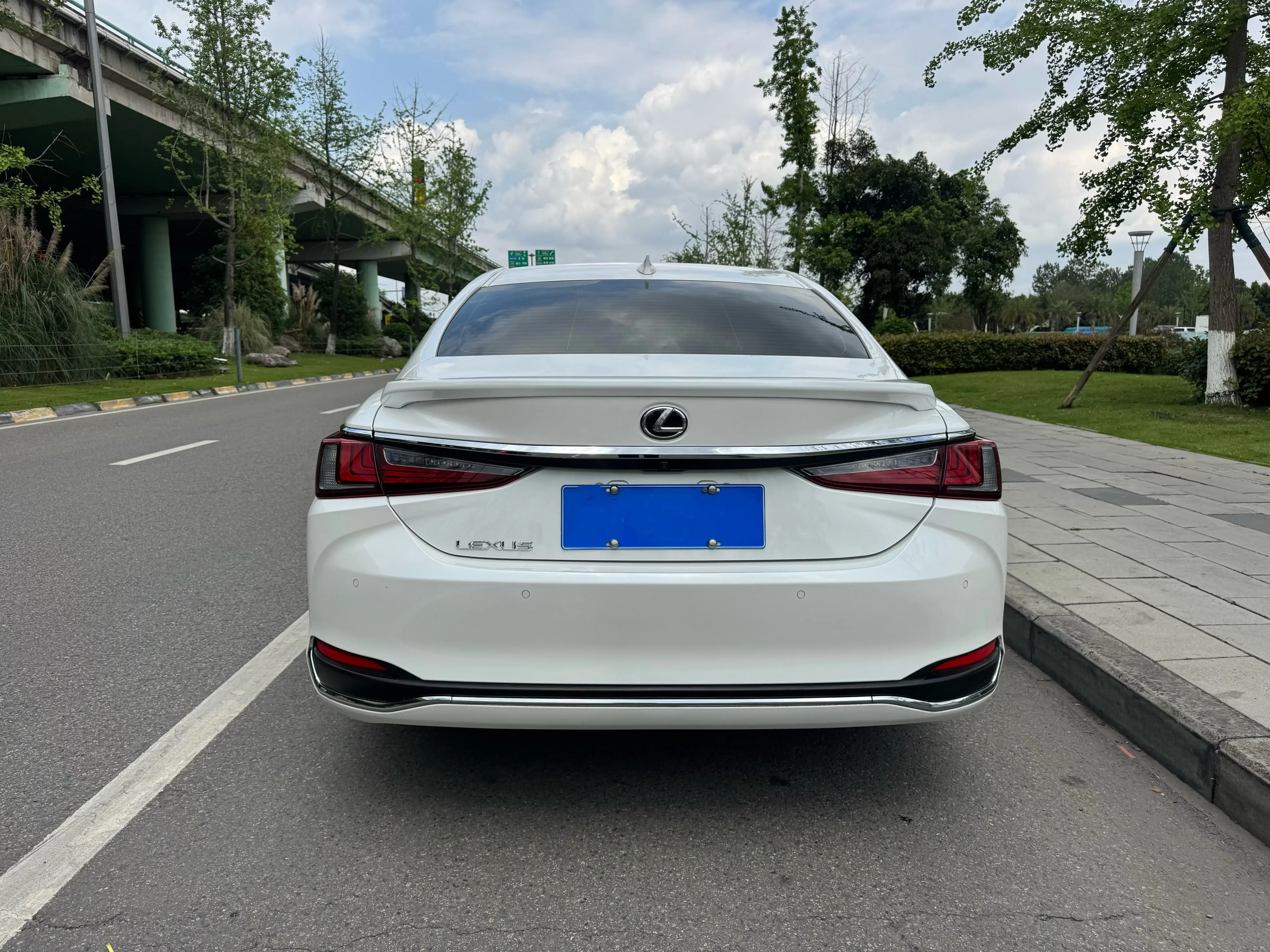 Lexus ES