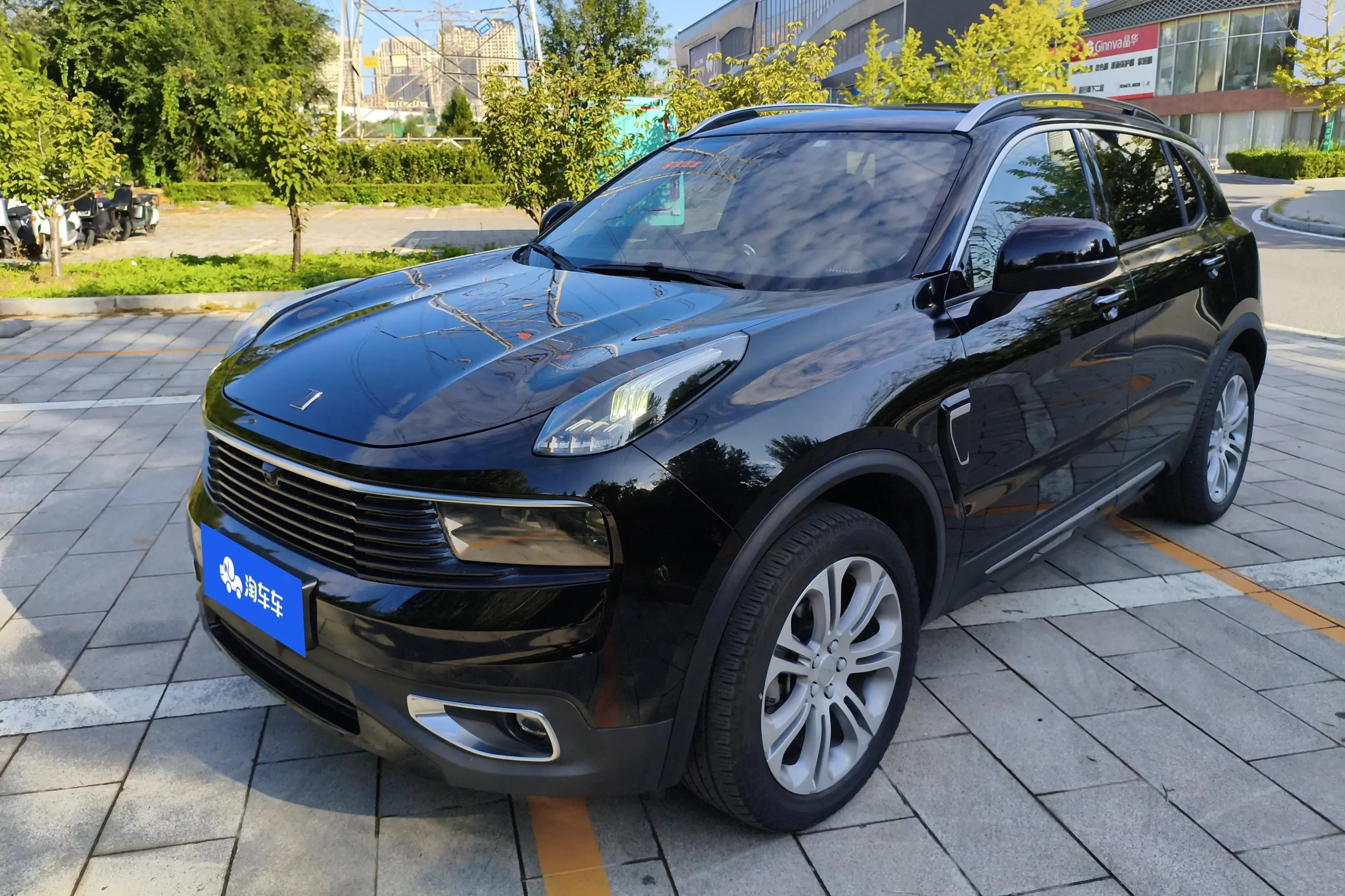 Lynk & Co 01